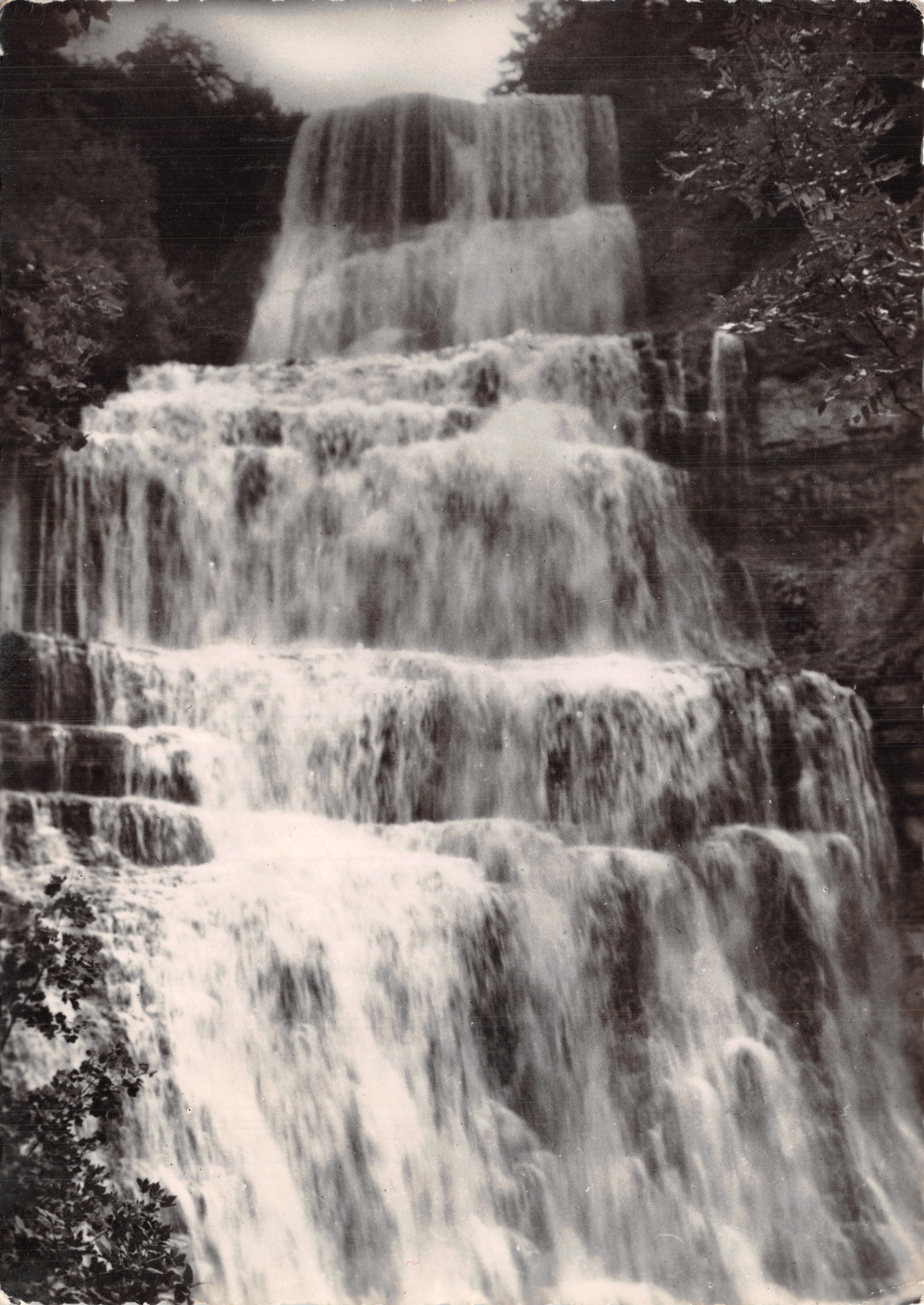 Wasserfälle im Fächerform — mehrstöckiger Wasserfall — Ausgabe und Foto von E. PROTET, 3768 Cours du Hérisson (Jura)