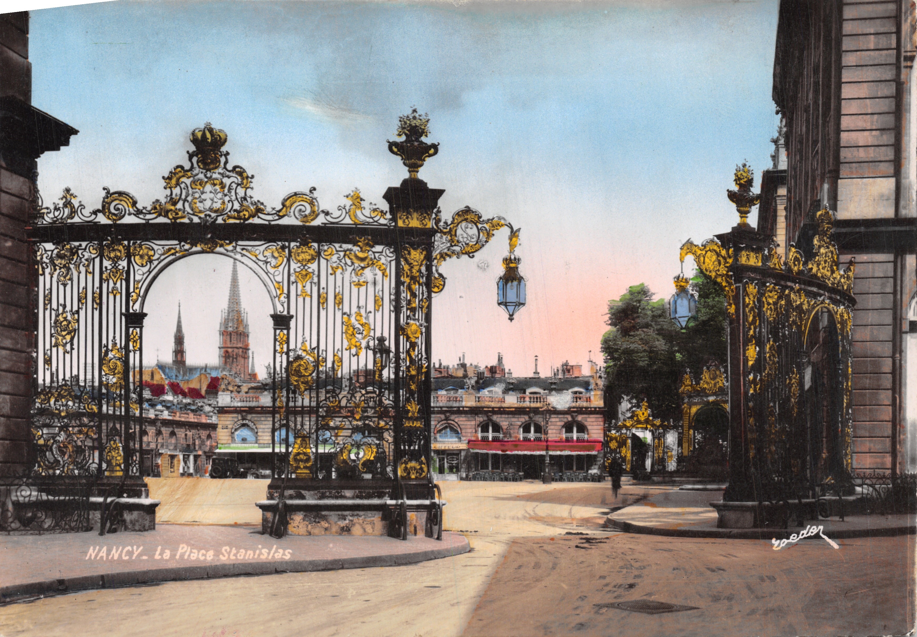 NANCY - De Place Stanislas — uitzicht door de versierde hekken, uitgever Roeder