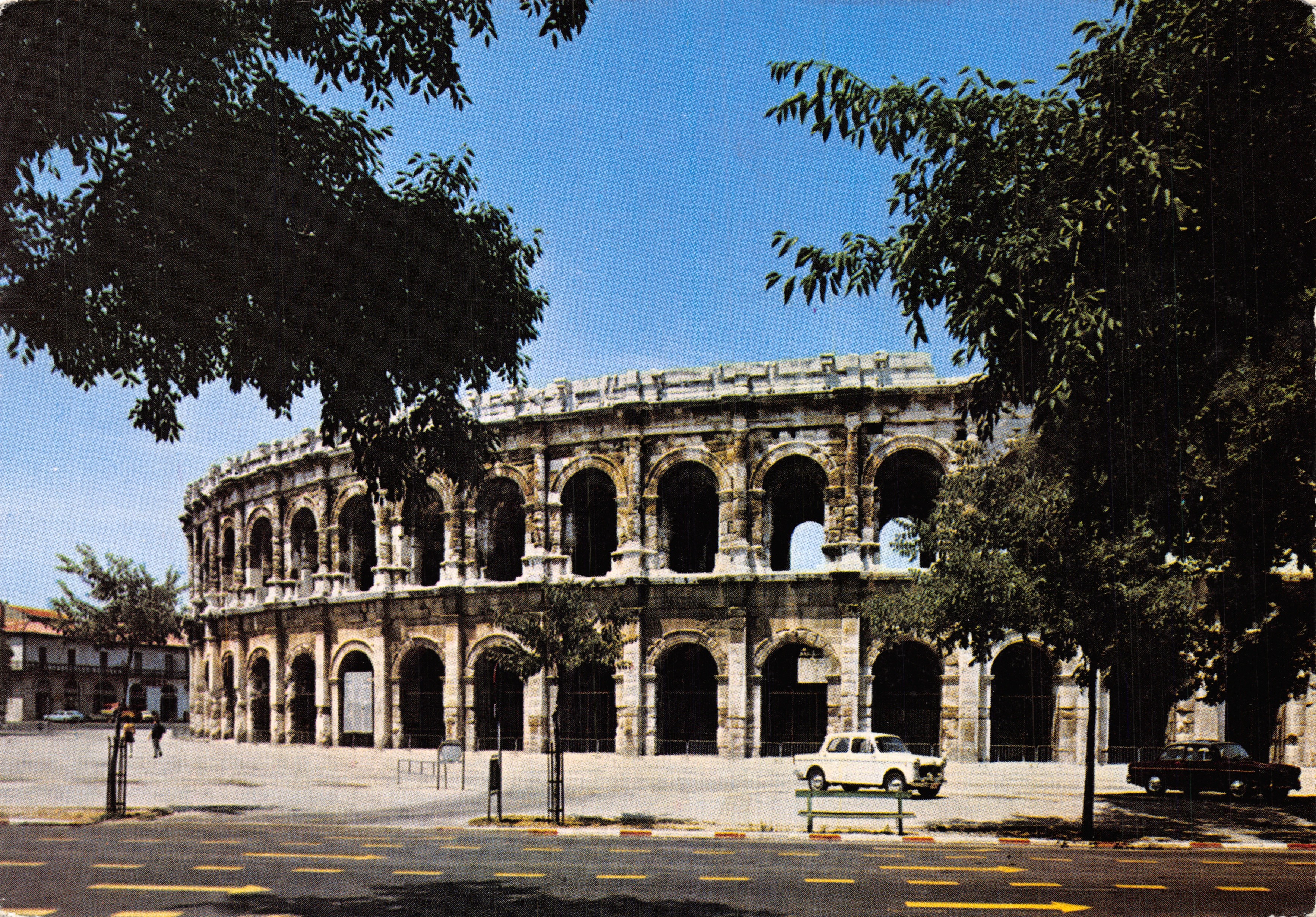Les Arènes — amphithéâtre antique à Nîmes — Société d'Éditions de France, Marseille