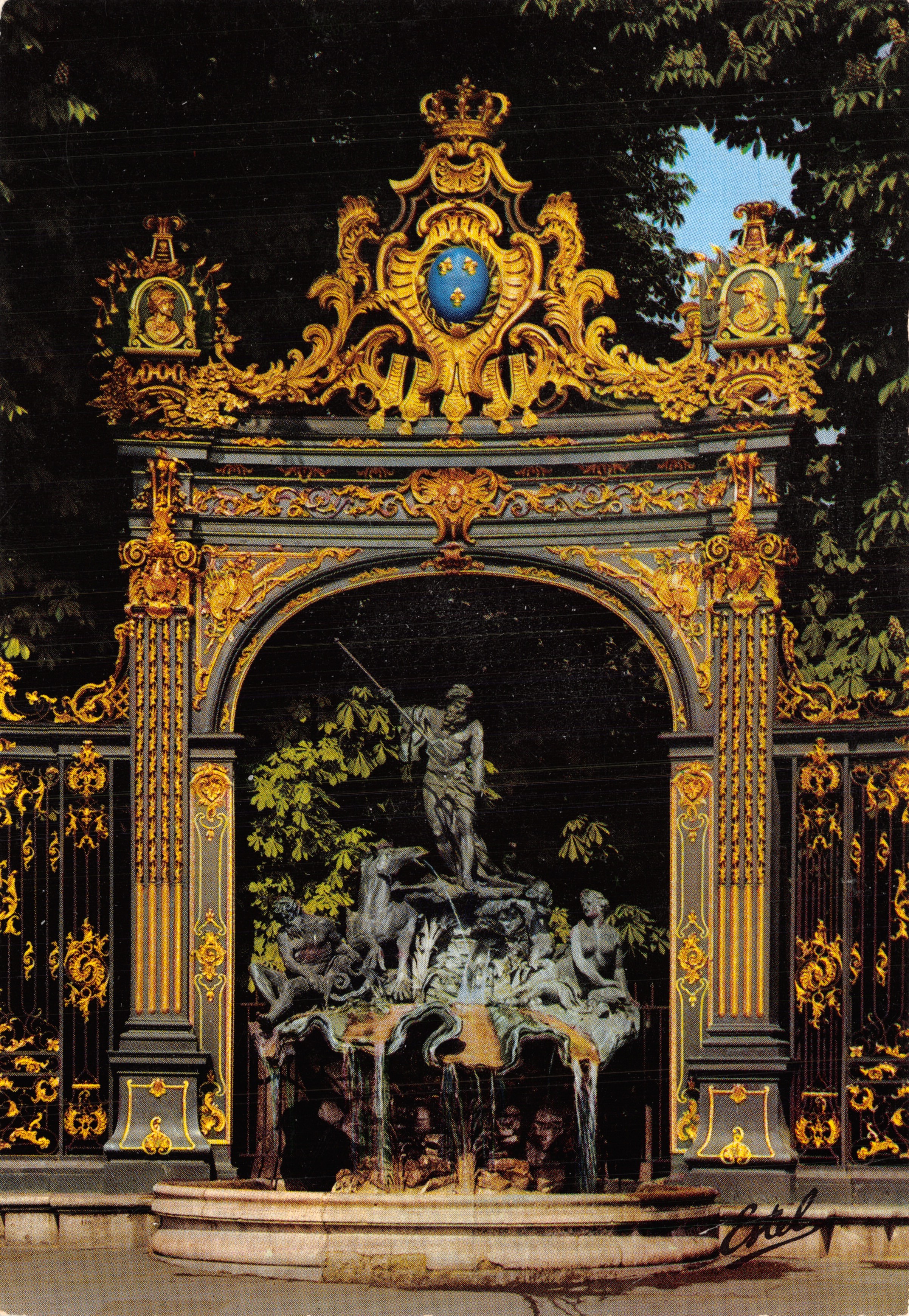 Nancy - Place Stanislas — Fontaine de Neptune, werk van de beeldhouwer Guibal, deuren van Jean Lamour, uitgever ESTEL