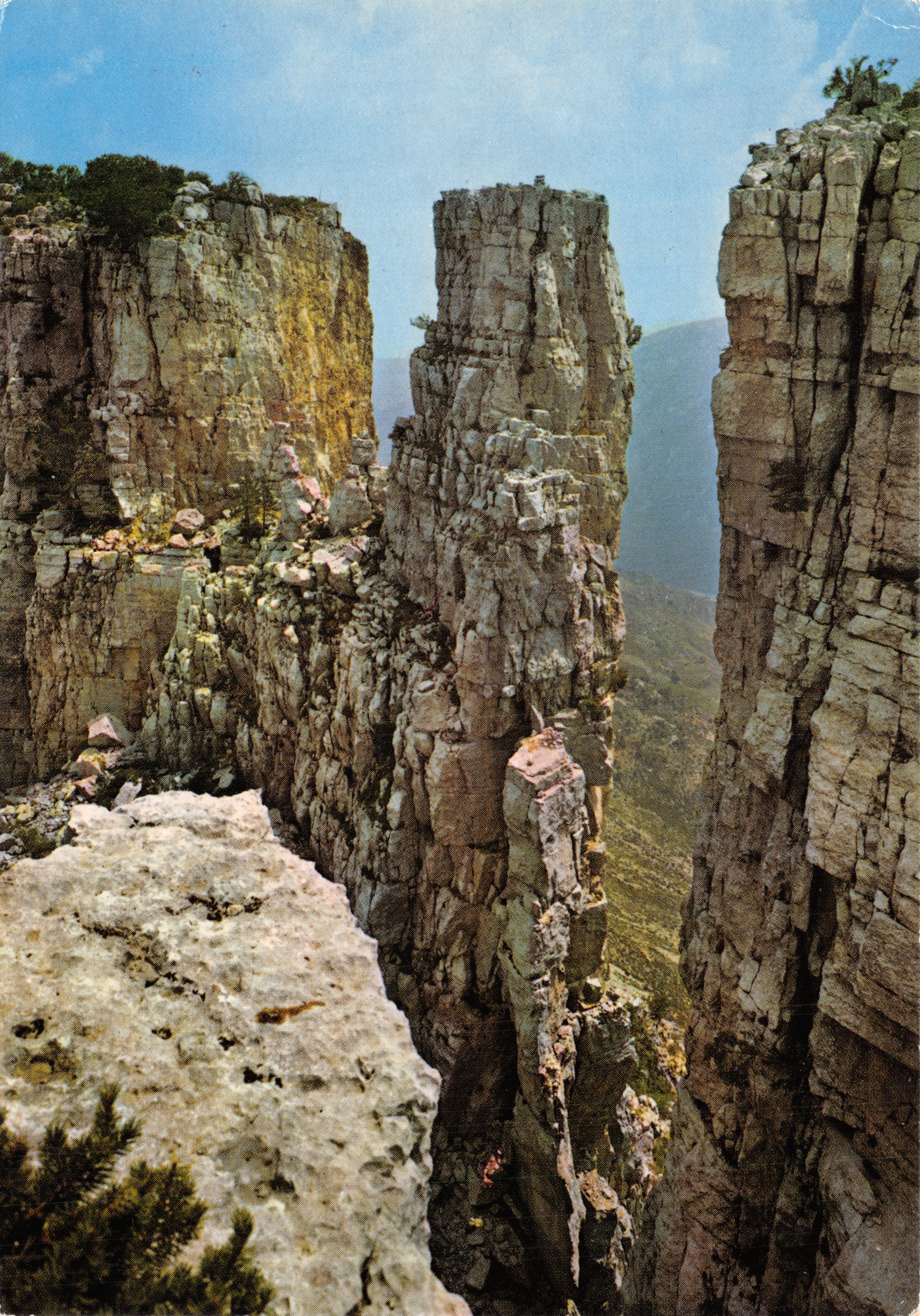 Gorges du Verdon — Les Cadières de Brandis, dolomite rocks overlooking the Verdon river at the entrance to the Grand Canyon — Publisher: Editions Photogolor, Nice