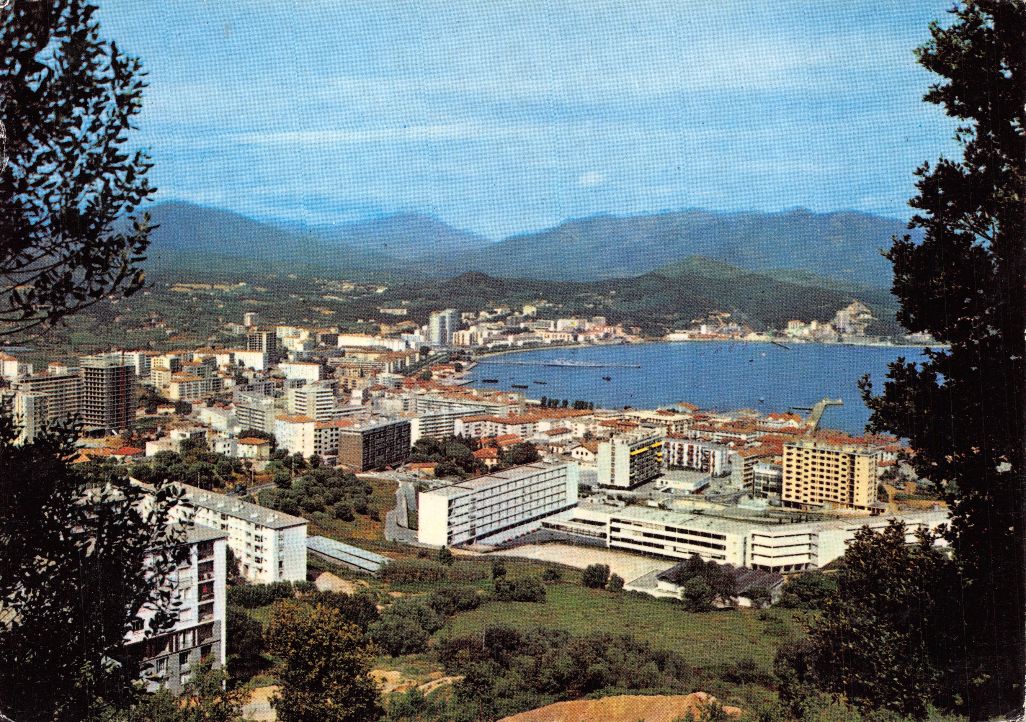 Ajaccio — Vista general. El Golfo — Ed. A. Rion - 18
