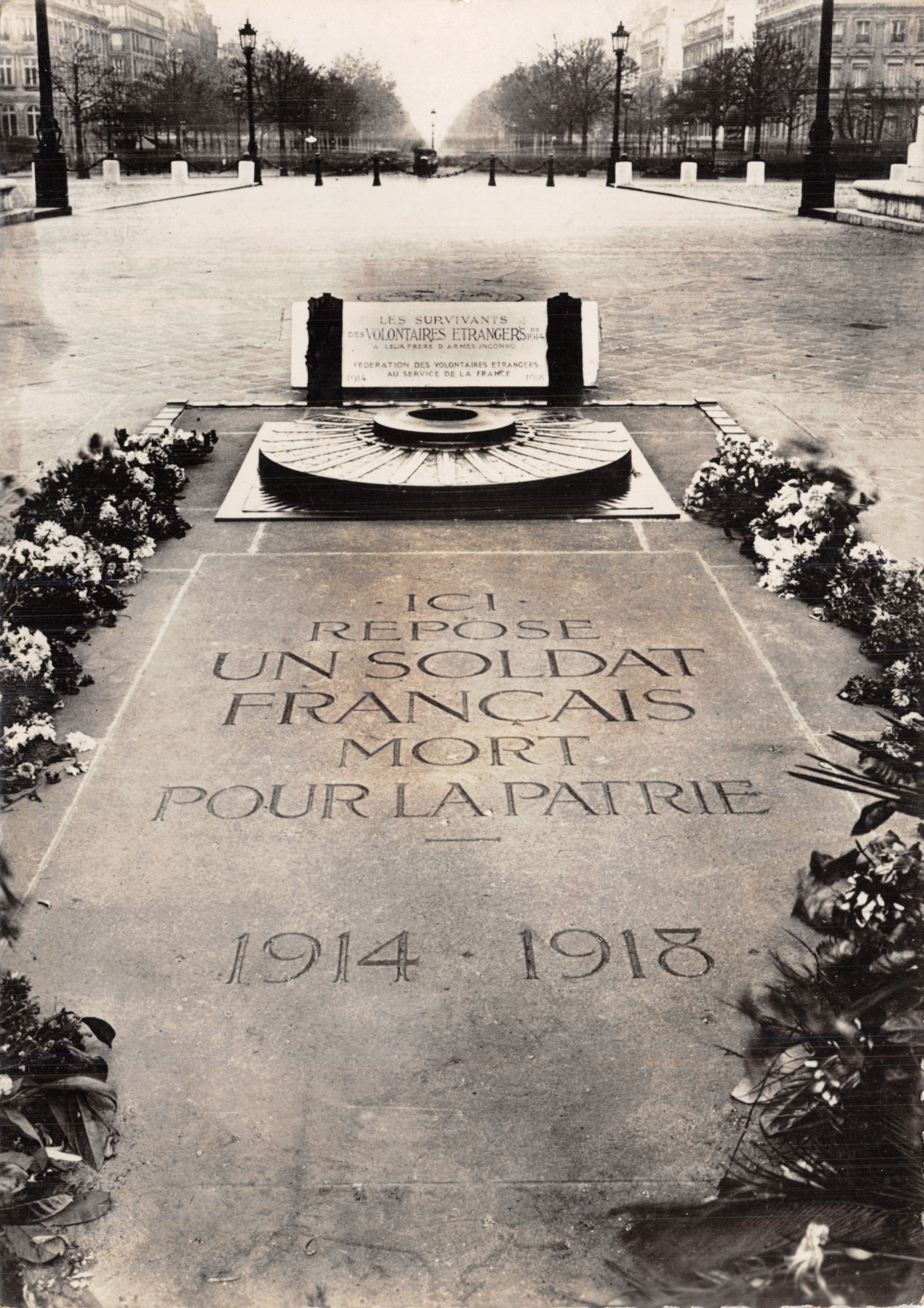 Tomba del soldato sconosciuto — Arc de Triomphe — Editore Serv. Commercial Monuments Historiques