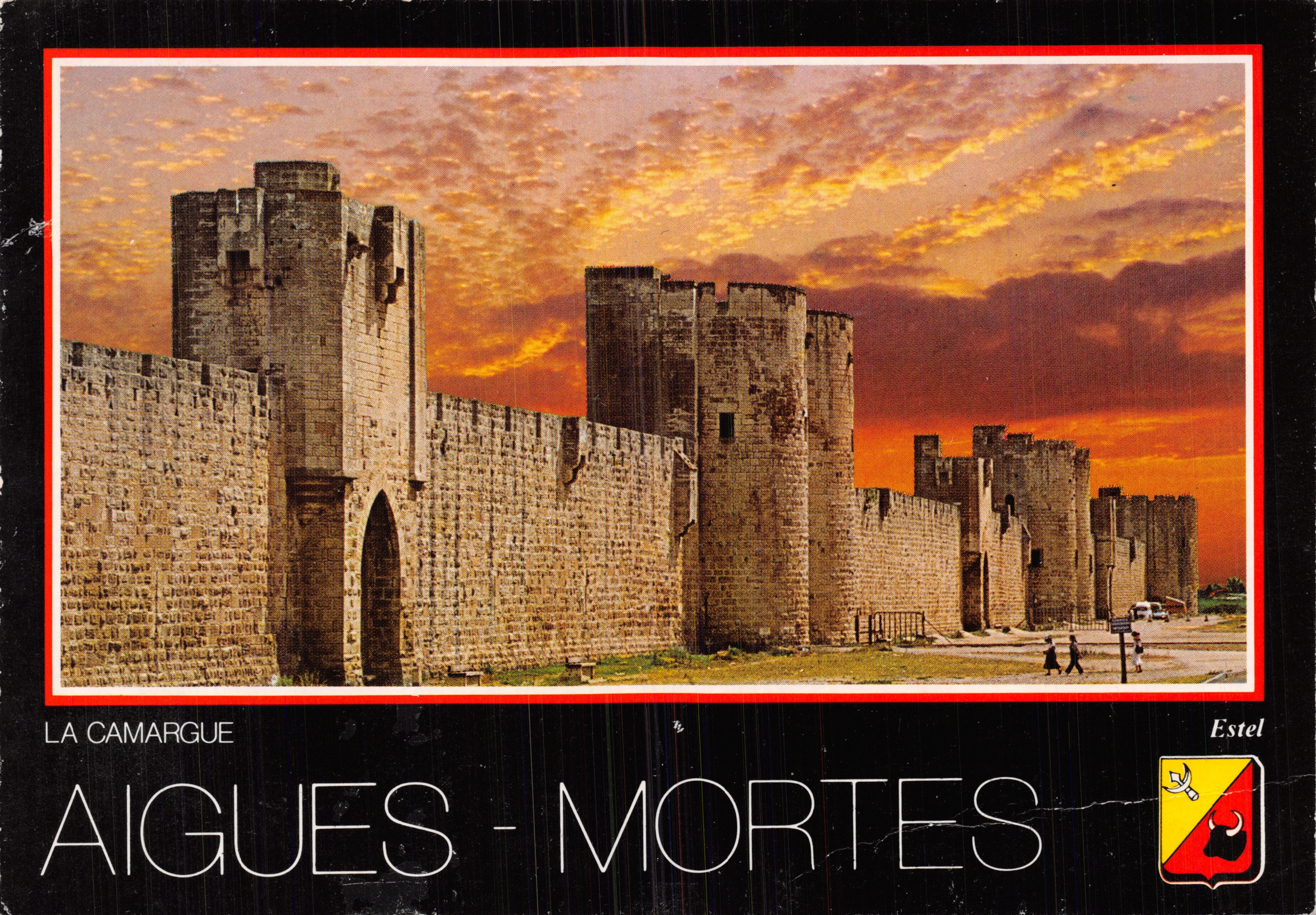 Aigues-Mortes — middeleeuwse stadsmuren gegrondvest in de 13e eeuw — ESTEL