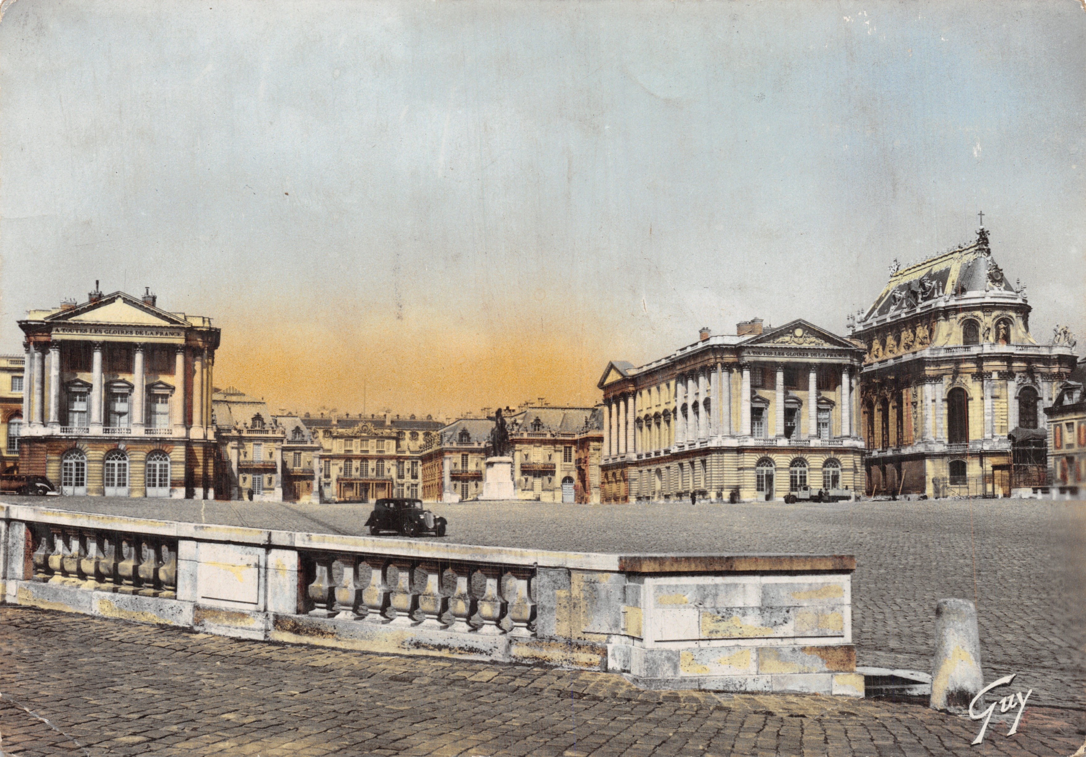 Place des Victoires — vue de la façade du Château de Versailles — éditeur Guy