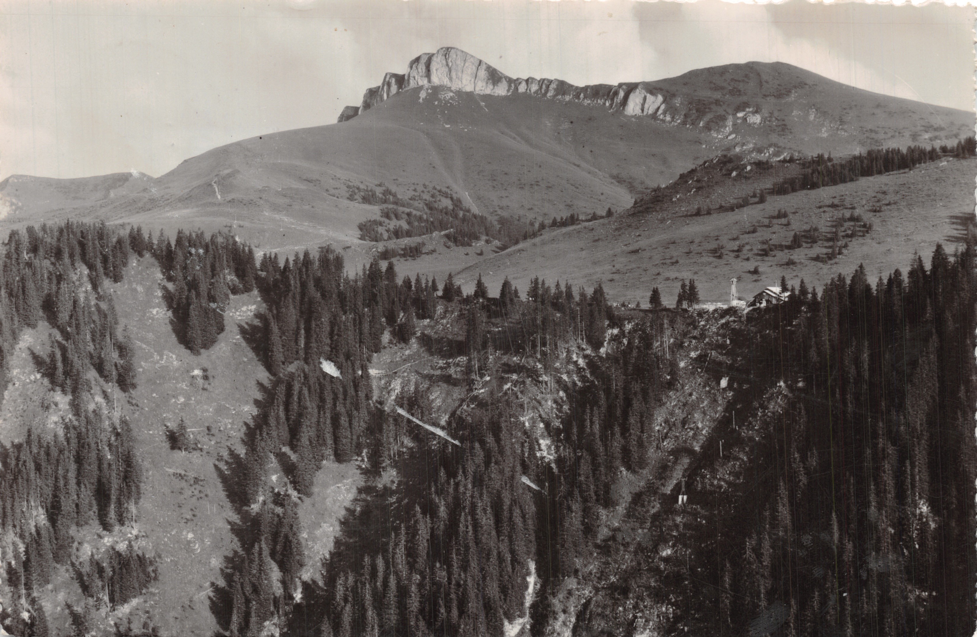 Vista aerea — Stazione superiore della funicolare e Plateau des Memises — Les Éditions du Chemin-Neuf, Lione