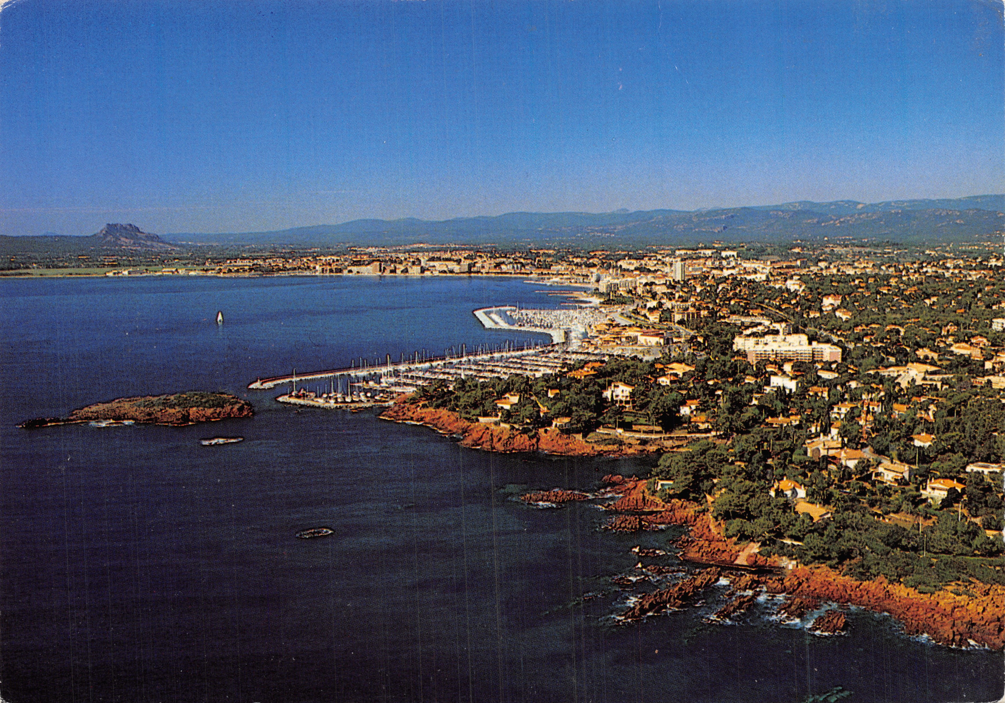 Saint-Raphaël — vue aérienne du port et des côtes — Éditions AZUR-RIVIERA