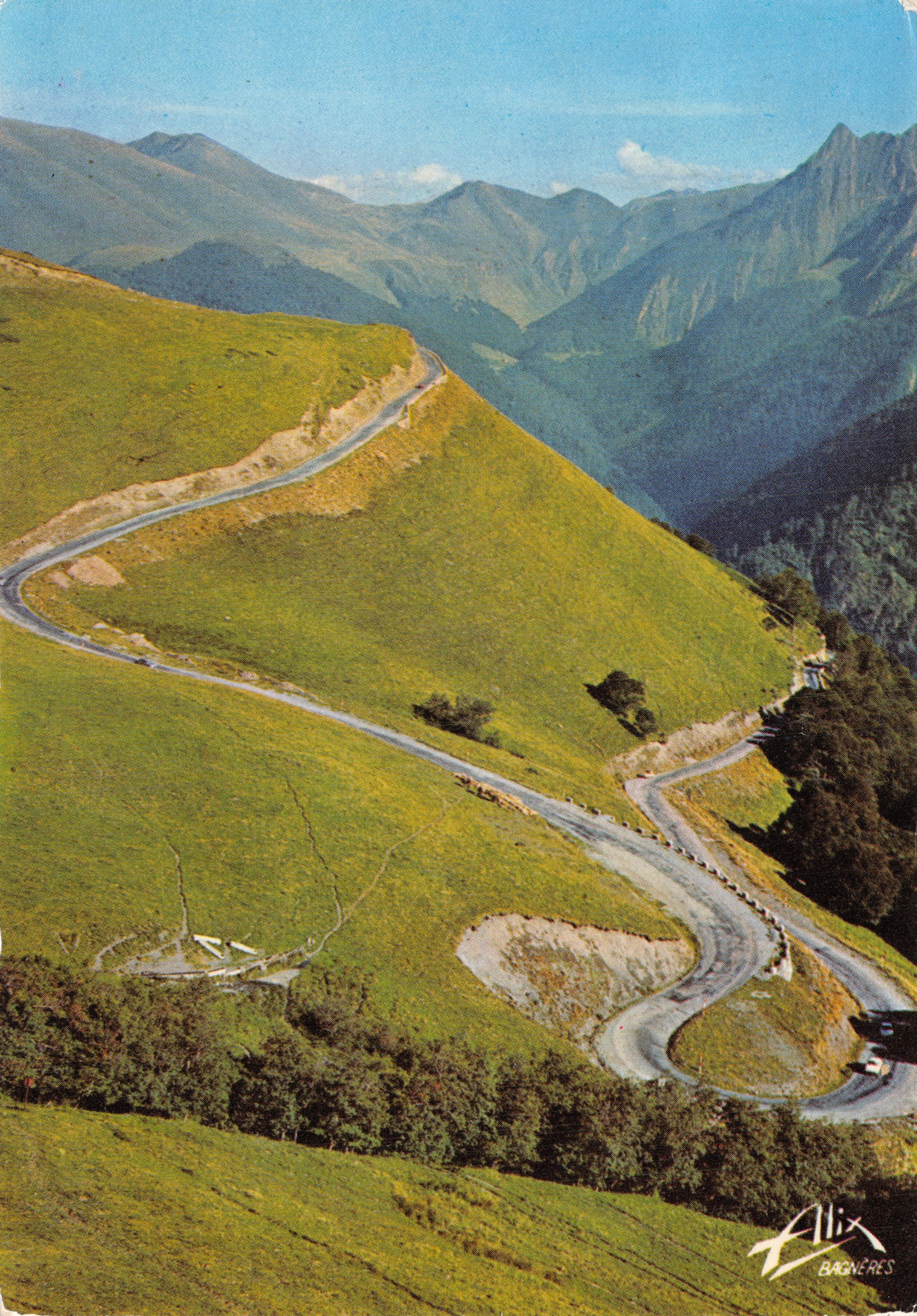 Los Pirineos — Los virajes de la carretera hacia Superbagnères (Alt. 1800 m) — Editions Alix Bagnères