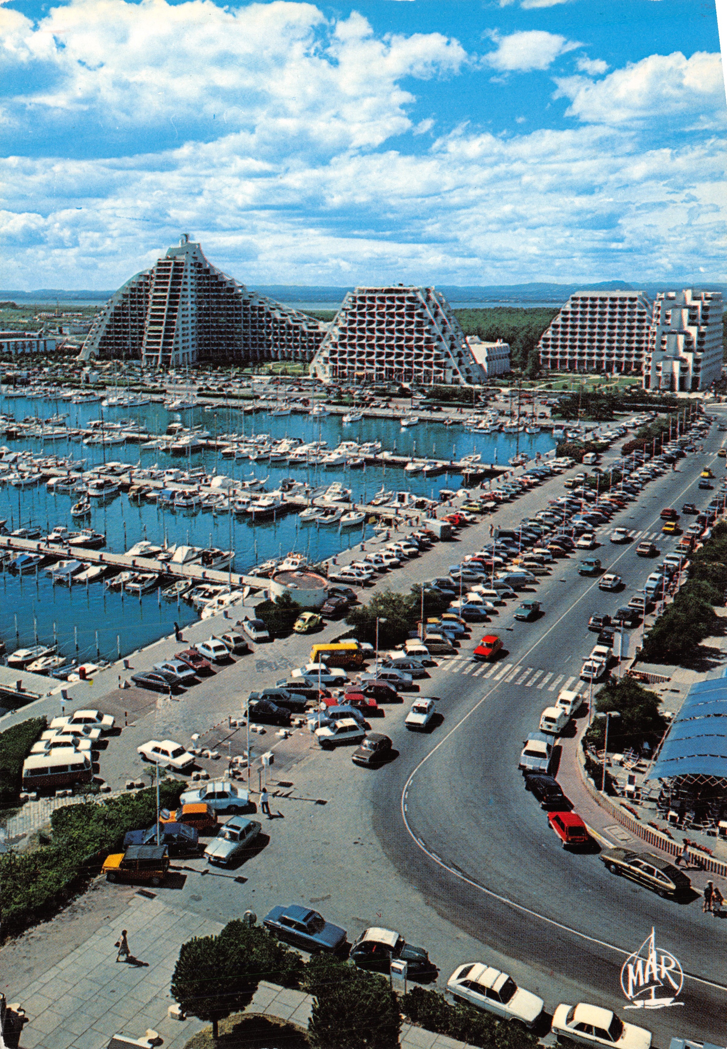 La Grande Motte — Le Quai Meynier avec le Port — Les Éditions « MAR »