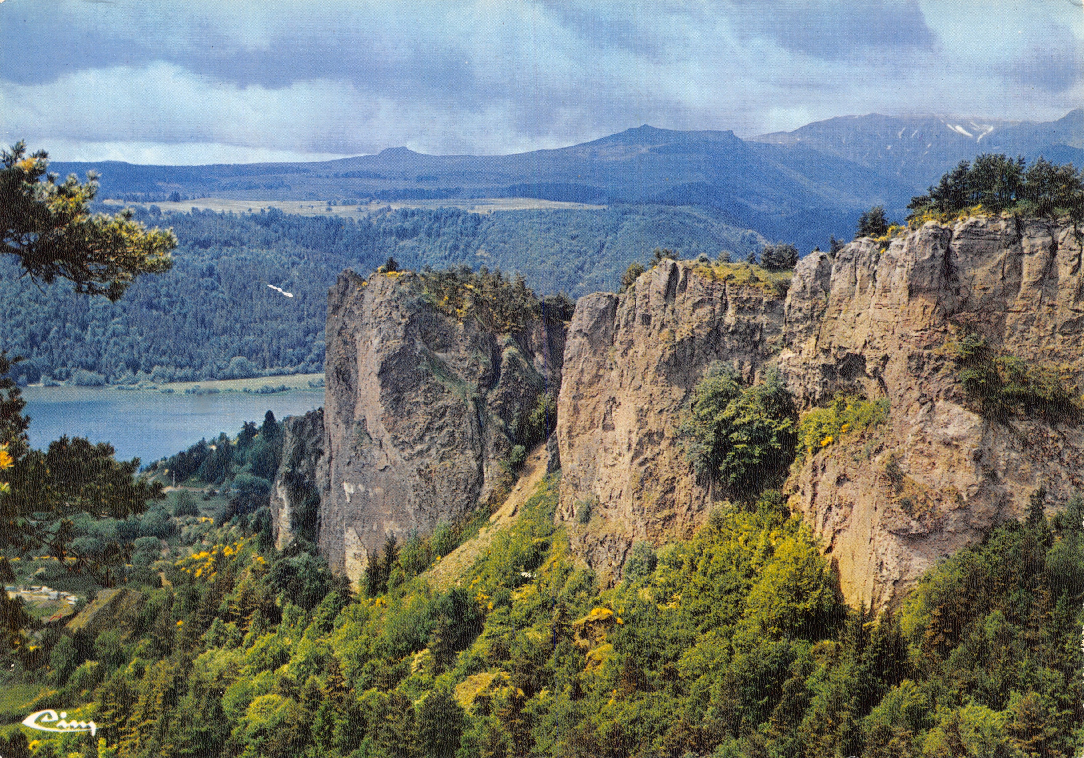 Lago Chambon (P.-de-D.) — El Diente del Marais (Salto de la Virgen) — Editor Combier Mâcon