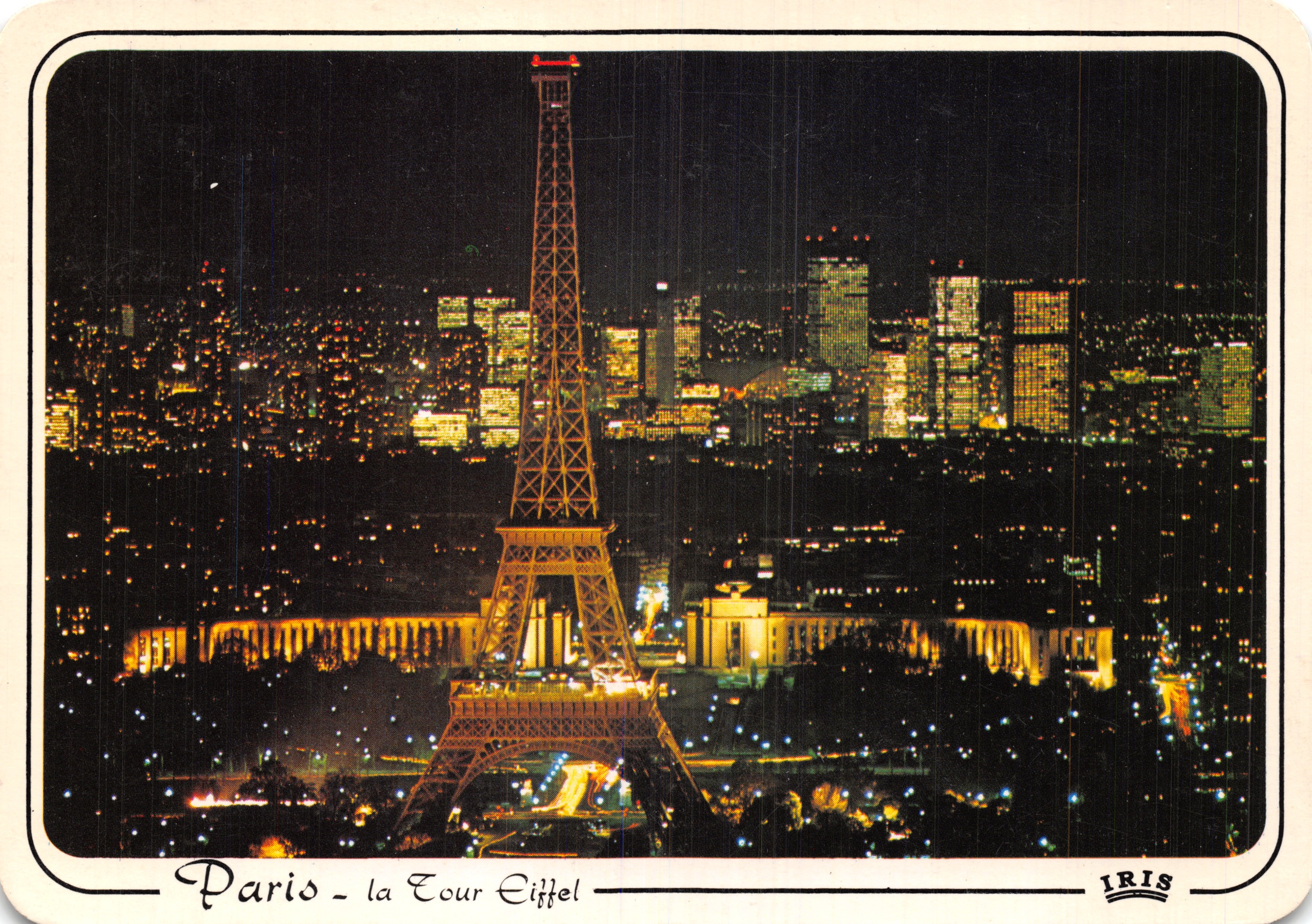 Parigi - Torre Eiffel — vista notturna con skyline — editore IRIS