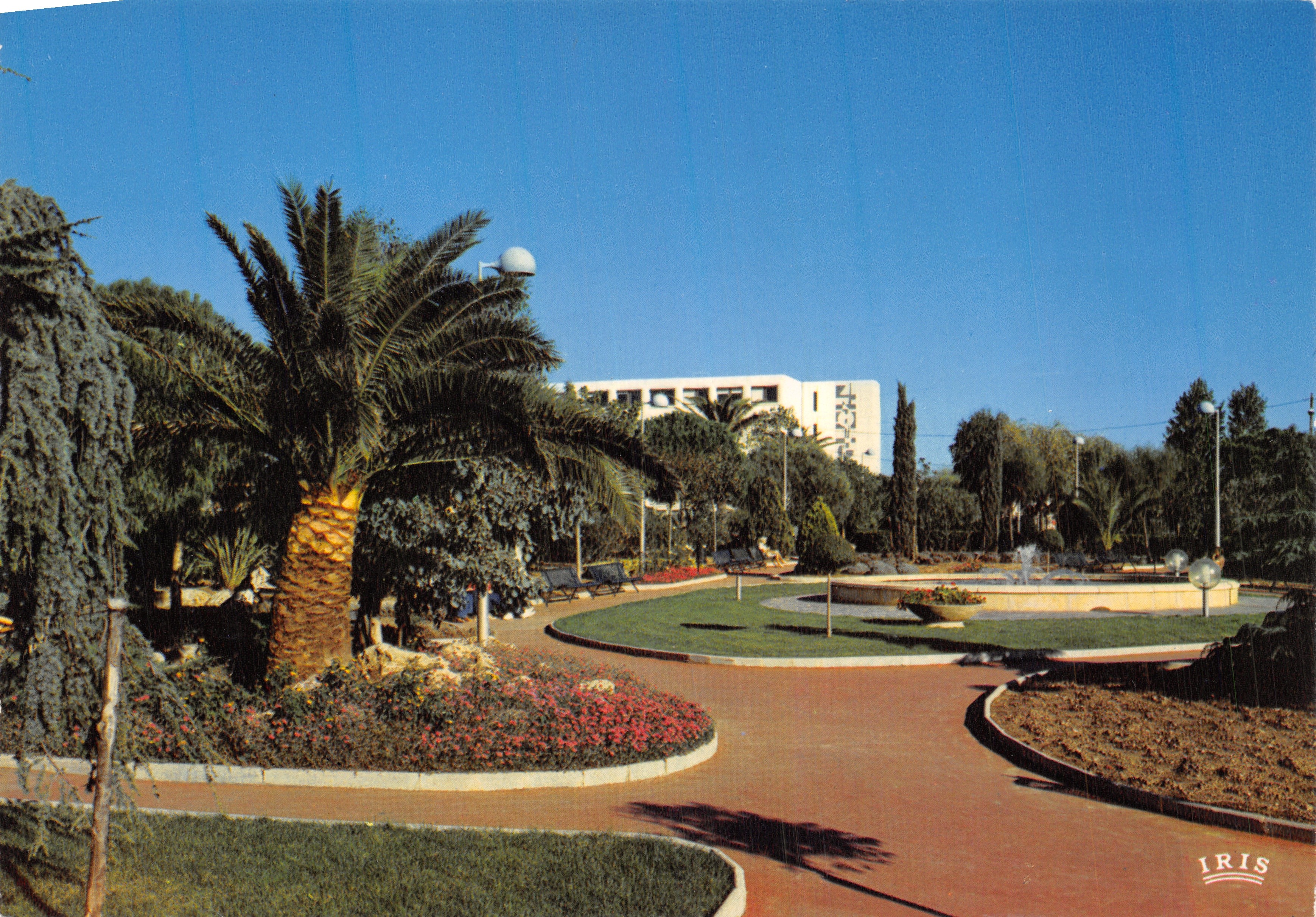 Parc Frédéric Mistral — Six-Fours-les-Plages (Var) — uitgever IRIS