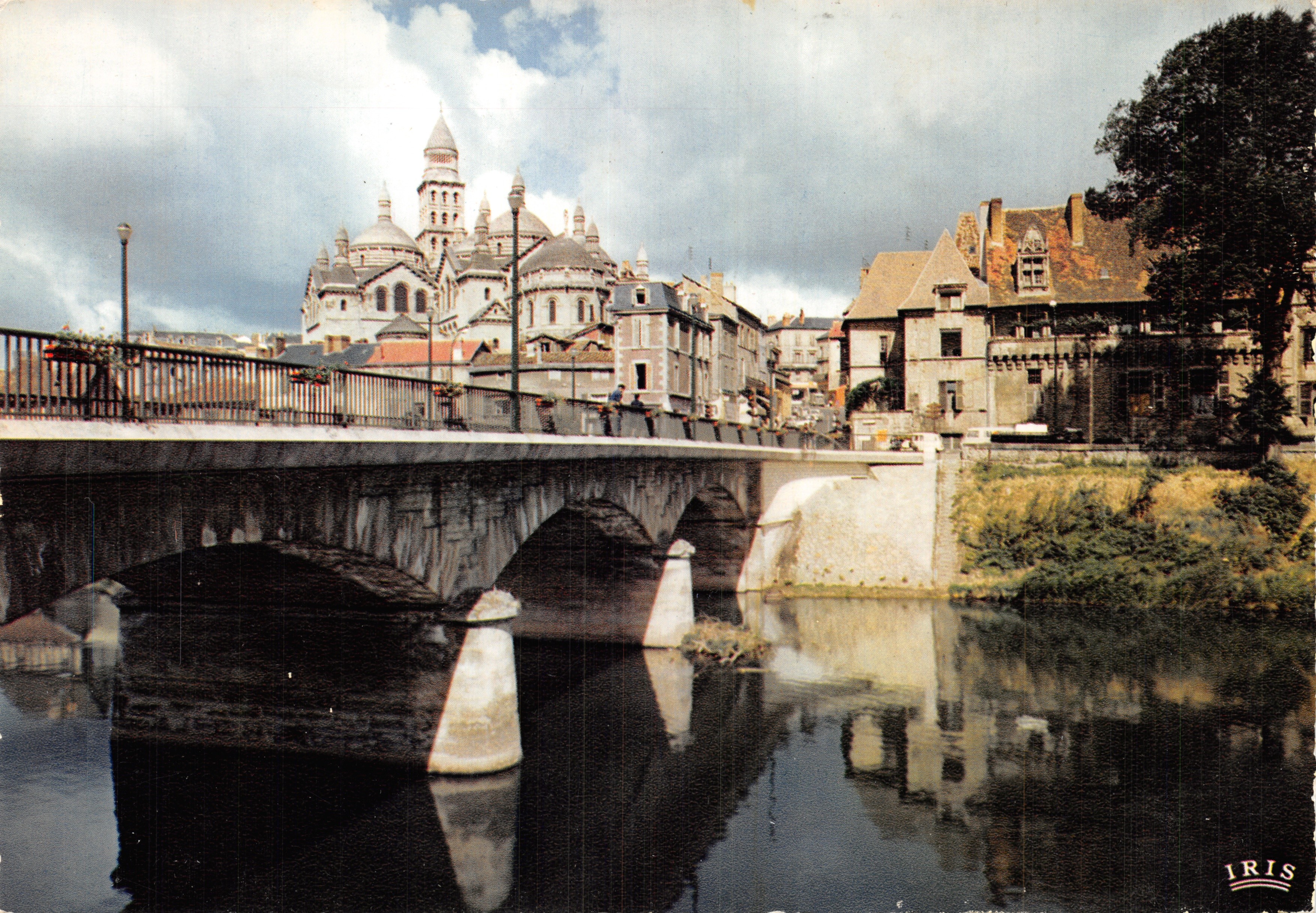 Périgueux (Dordogne) — Le Pont sur l'Isle et la Cathédrale Saint-Front — Éditions Modernes Limoges