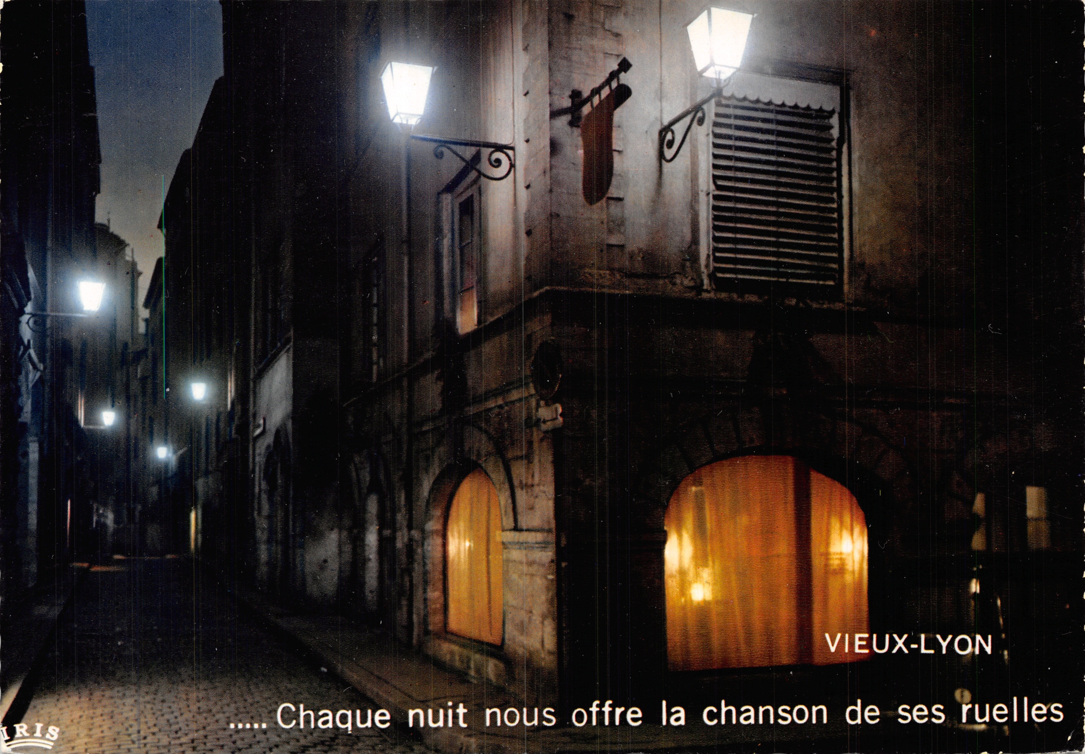 Lyon Vecchio — via pavimentata illuminata da lanterne — Editions Troller & Fils