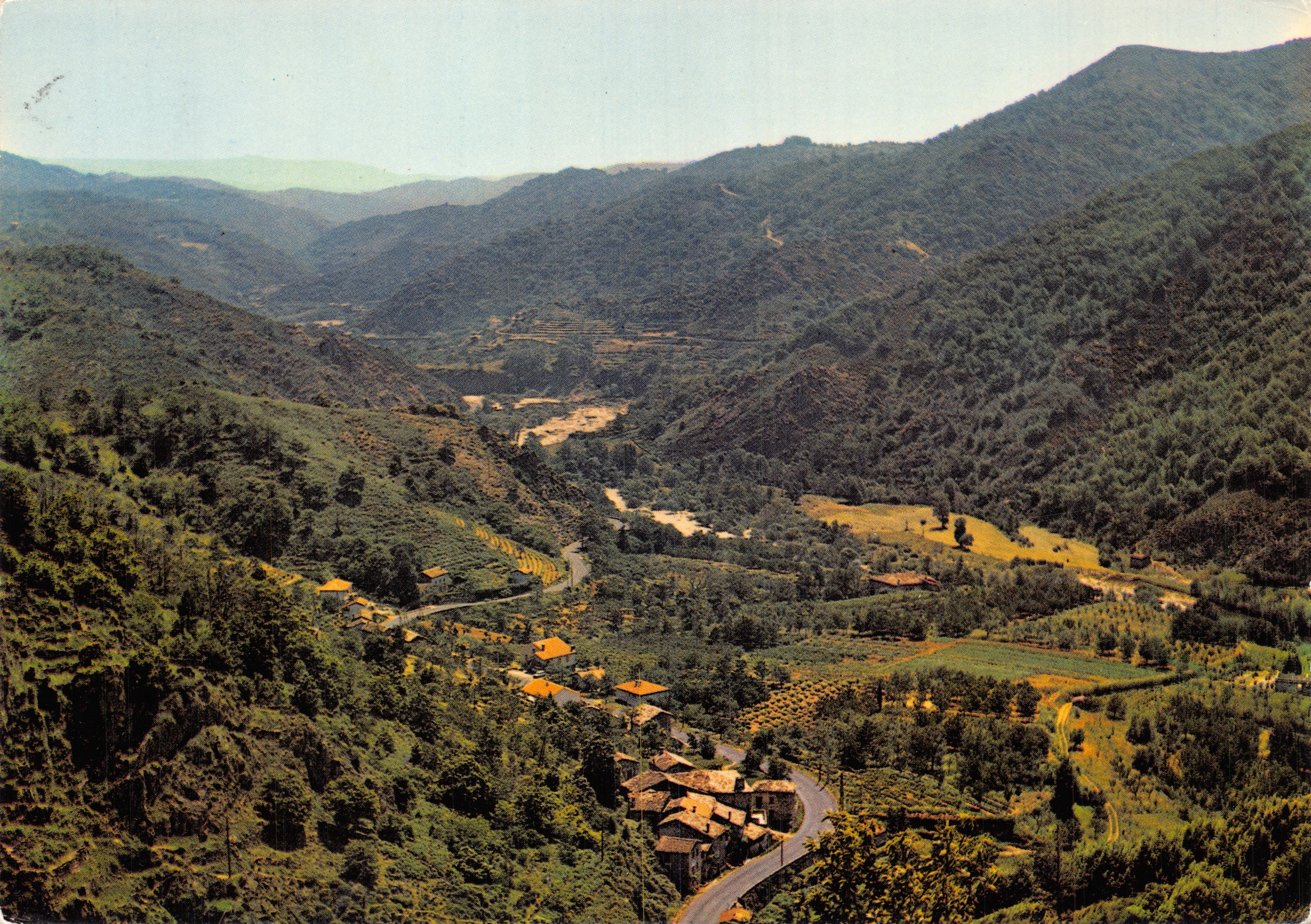 La Val d'Ardèche — vista panoramica con villaggio e strada — Editions J. CCELLARD