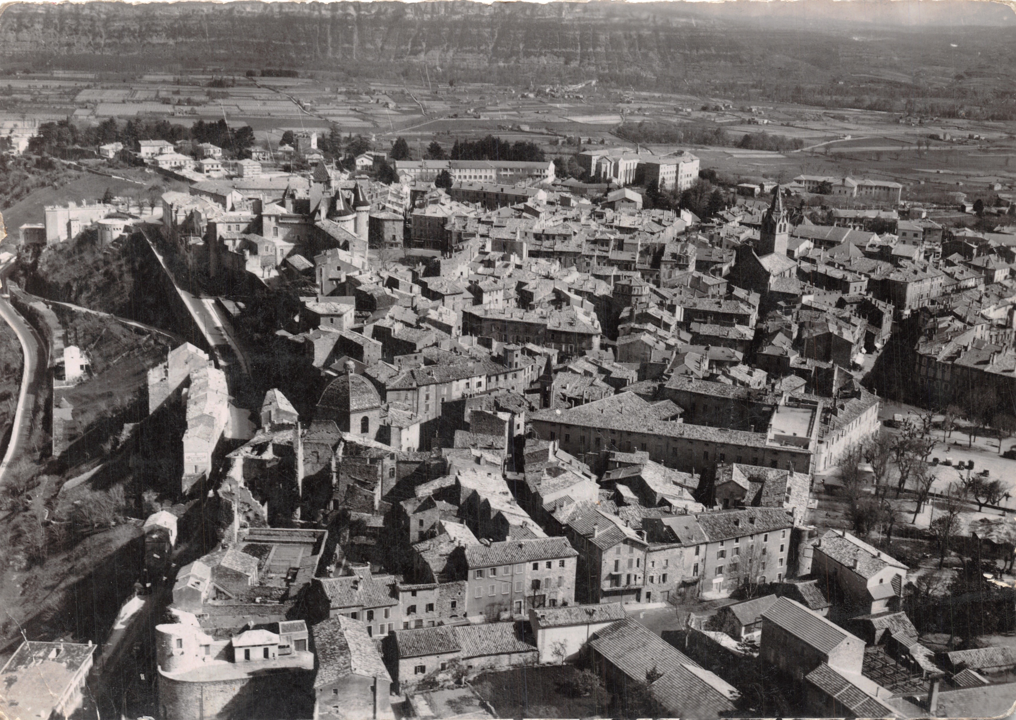 Aubenas (Ardèche) — vista general aérea — J. Cellard, Lyon