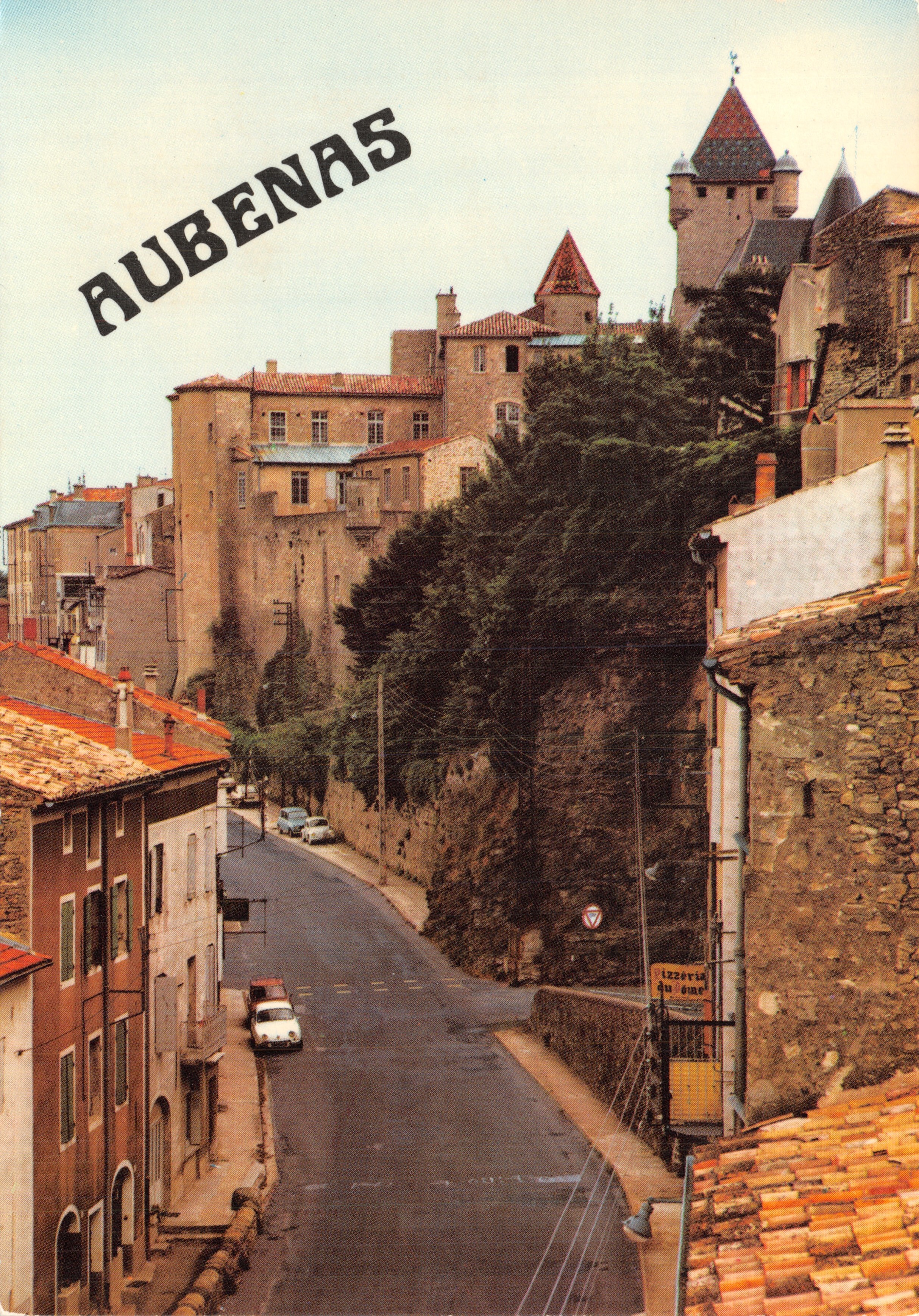 Aubenas — ingresso alla città feudale dominata dal castello — Éd. J. Cellard, 13, rue de l’Économie, Bron