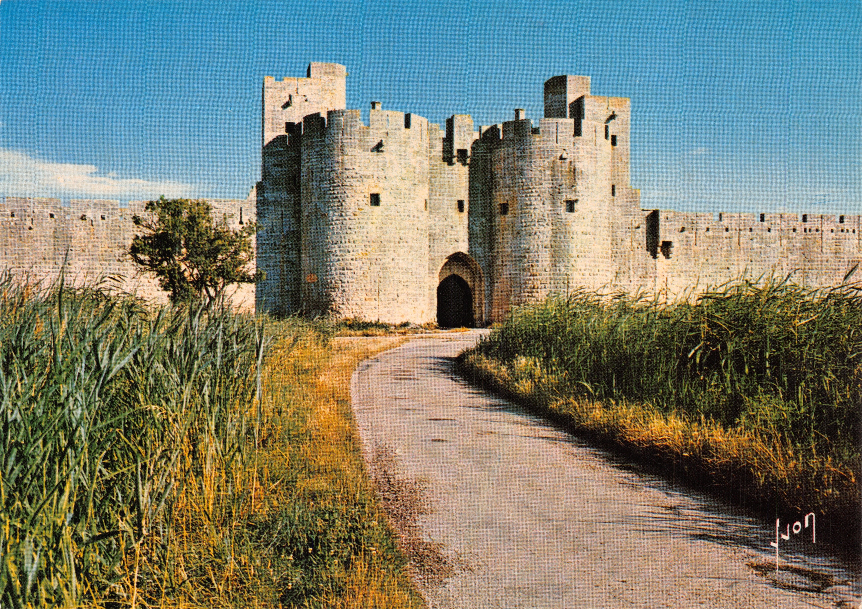 Aigues-Mortes — Las Murallas y su Puerta Oriental — Ediciones de Arte Arcuelli