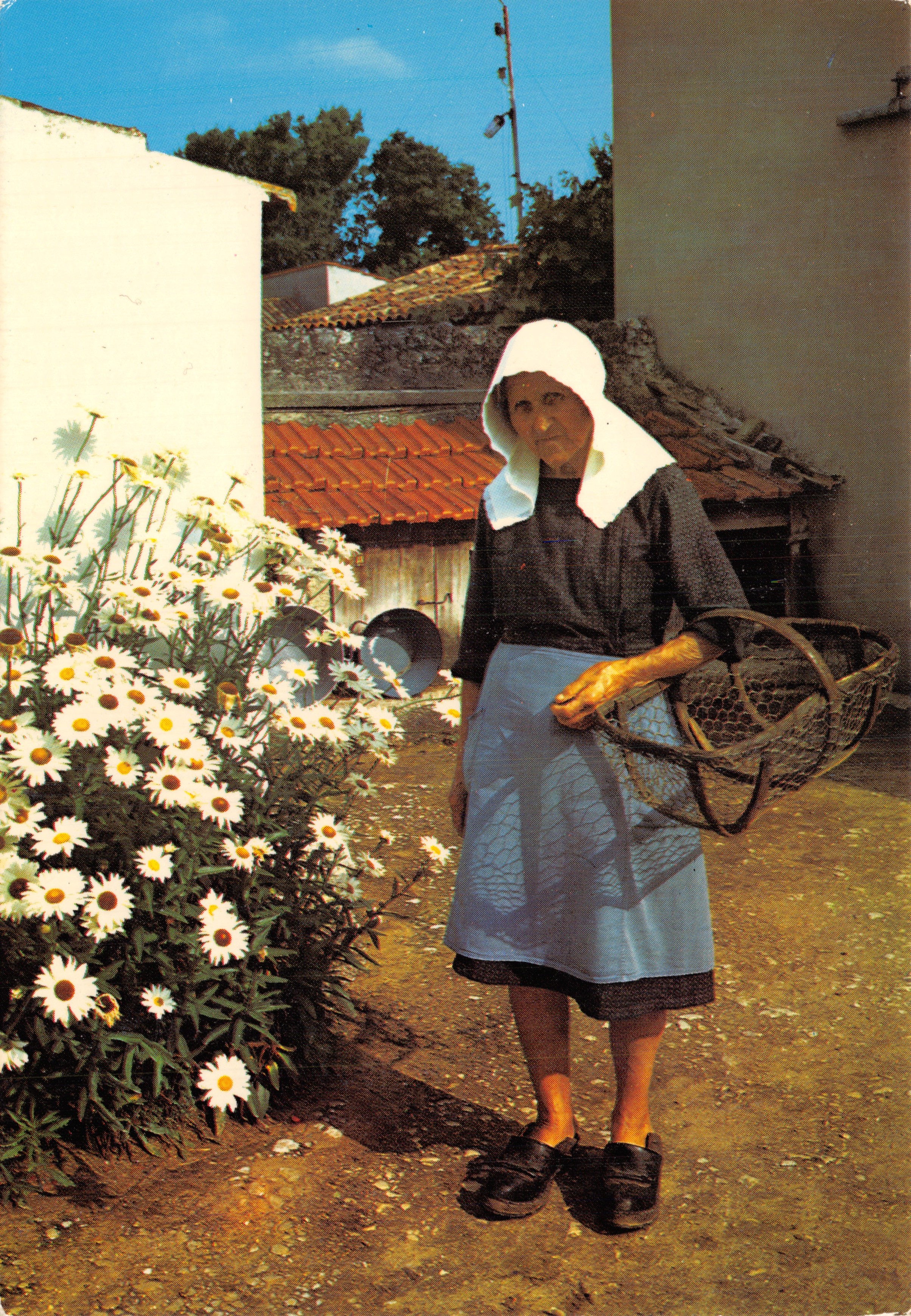 Donna anziana in quichennotte — Isola d'Oleron (Charente-Maritime) — editore ARTAUD Frères