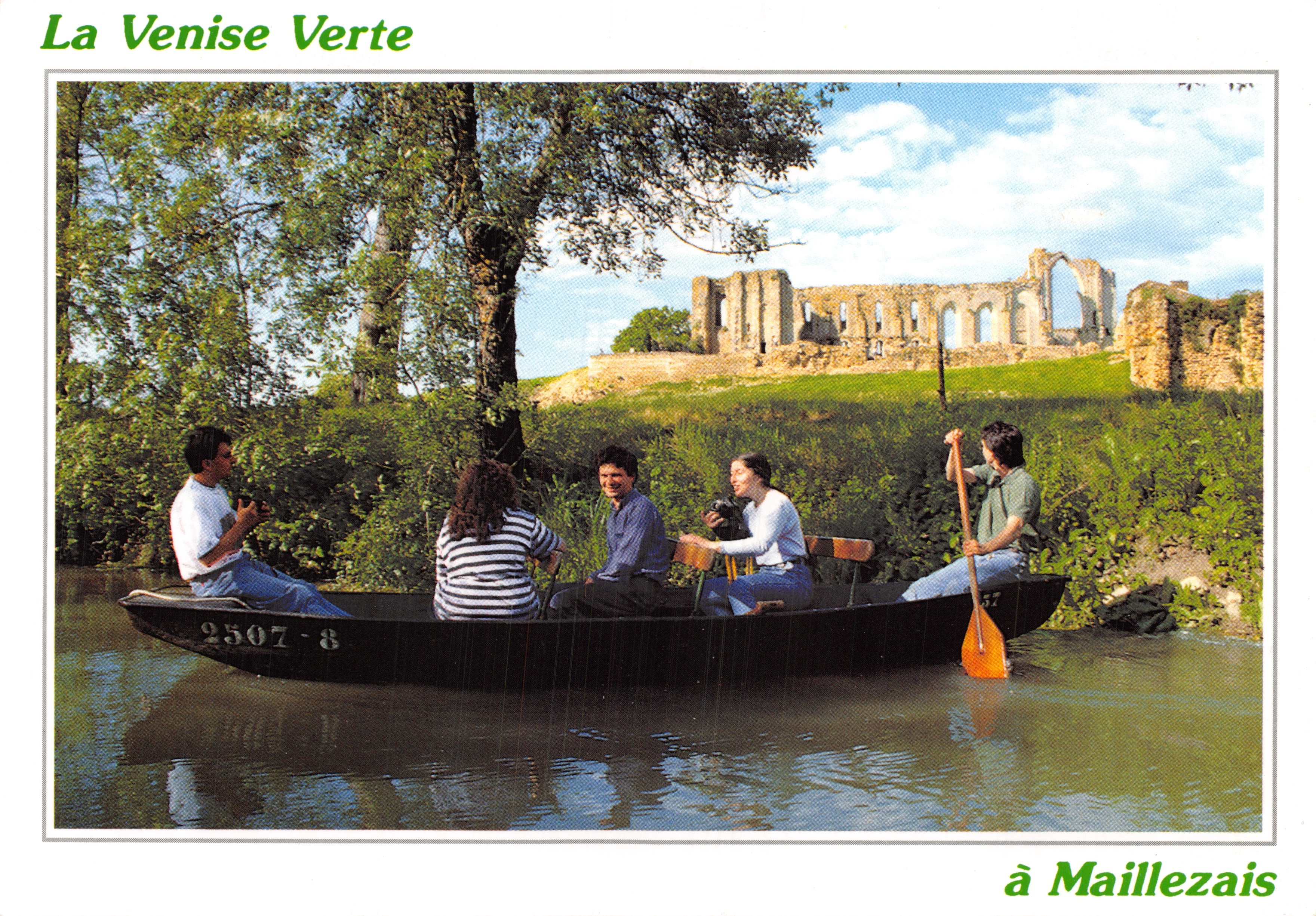 De Groene Venetië — uitzicht van het bootje op de ruïnes van het kasteel in Maillezais — uitgever ARTAUD Frères Éditeurs