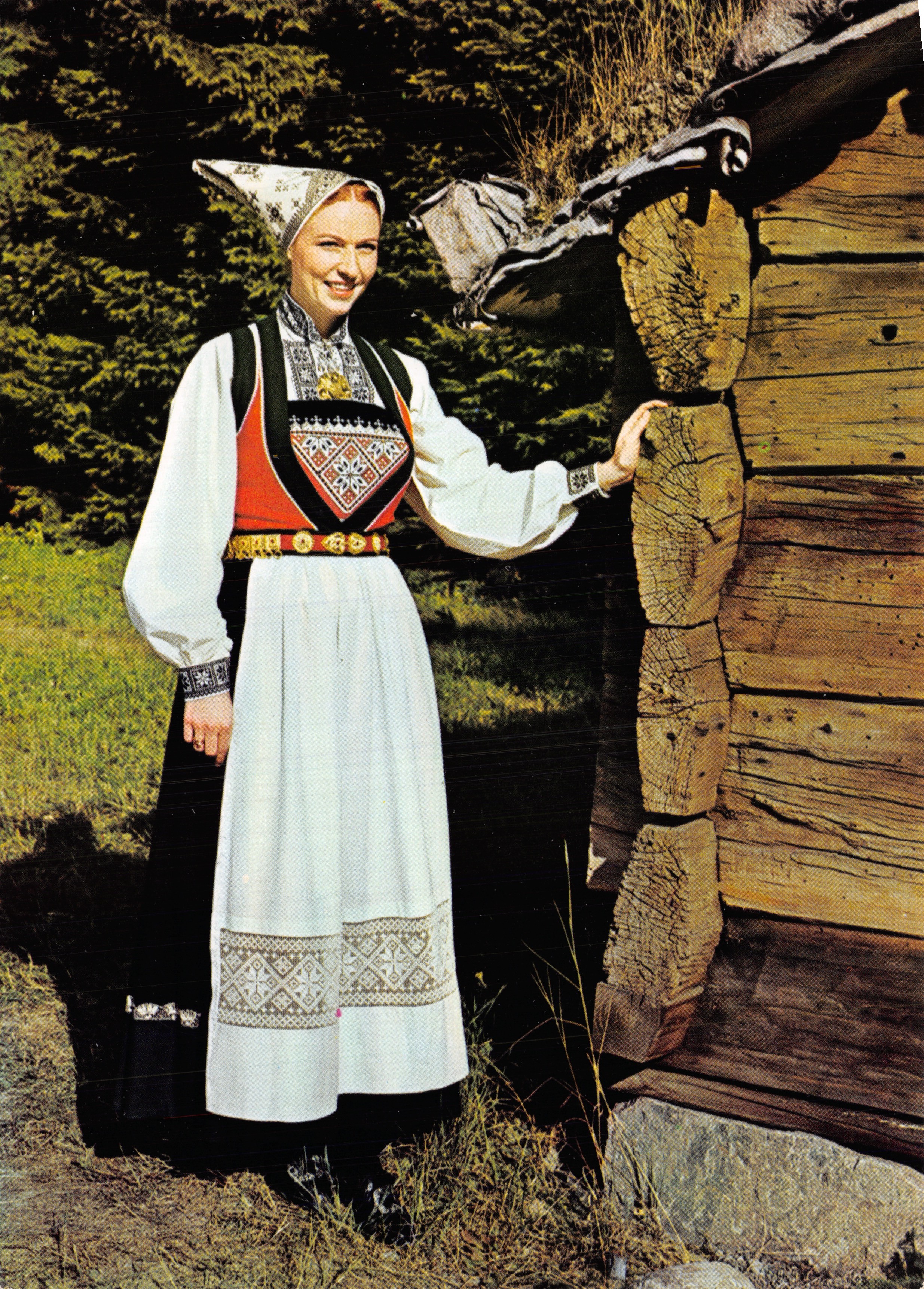 Femme en costume national — Voss — éditeur MITTET, n° 1051