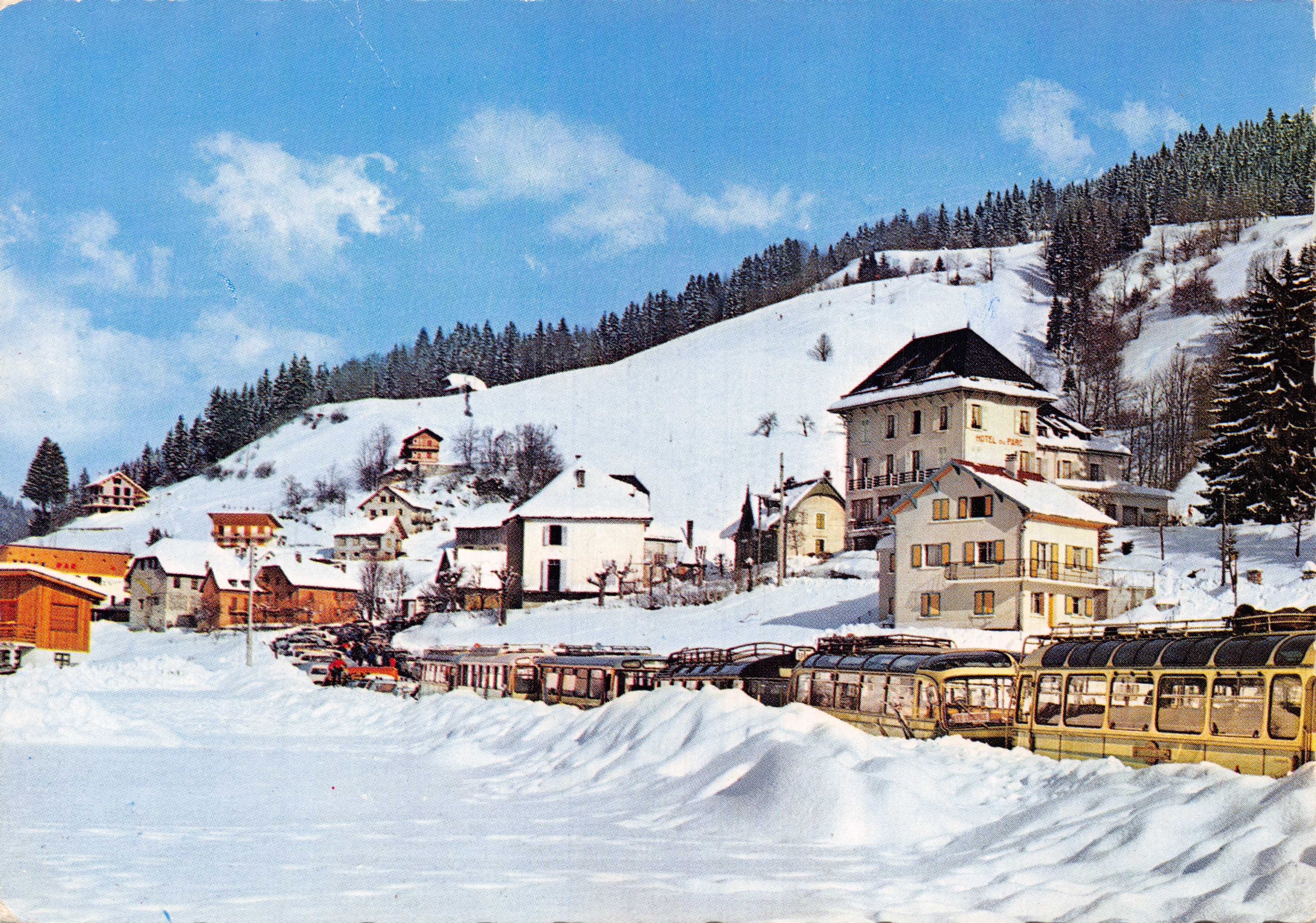 Saint-Pierre-de-Chartreuse — Vista parziale della stazione e partenza del funivelo Sciaza (1783 m.) — Edizioni Jansol