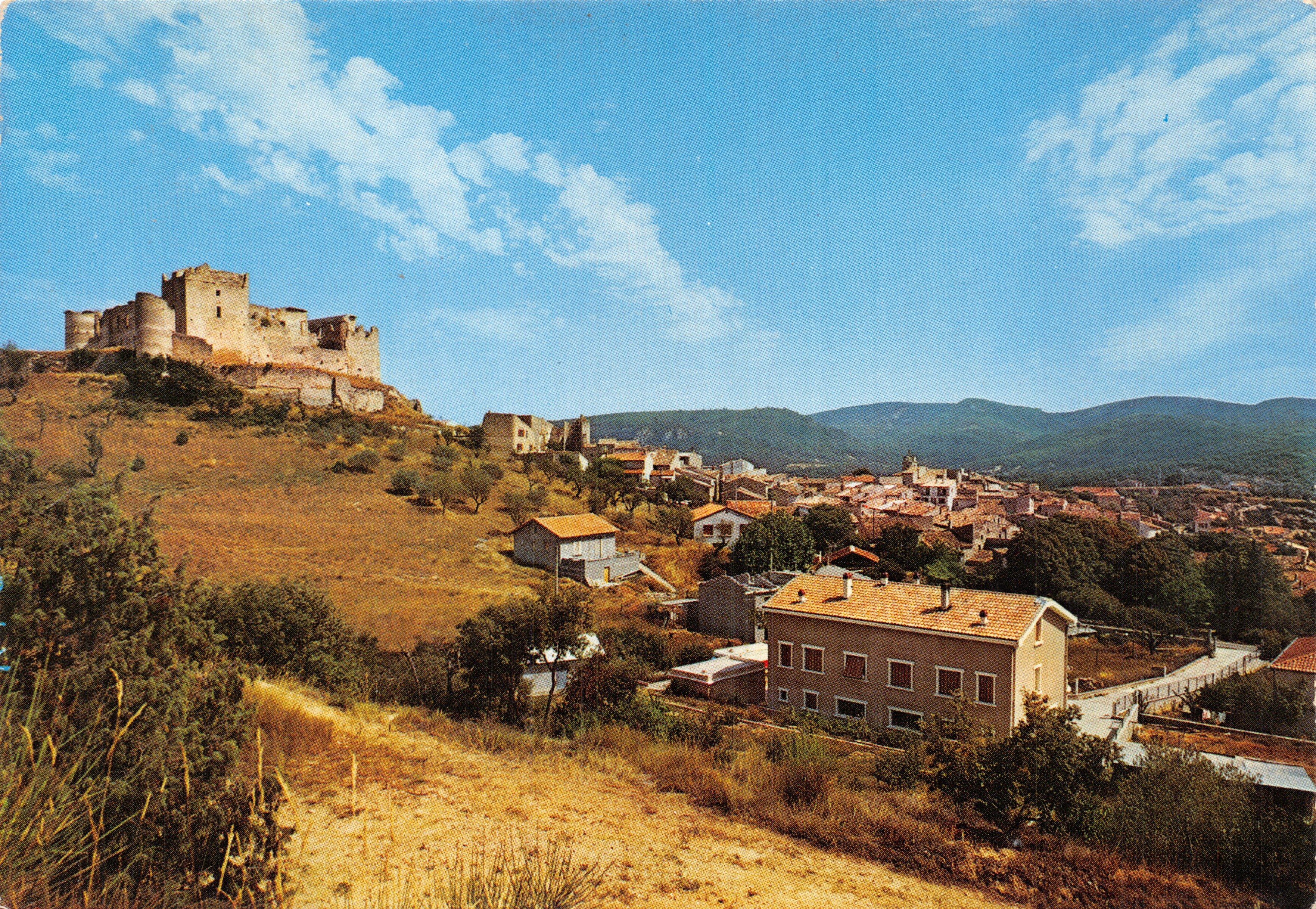 Greoux-les-Bains — town dominated by the Templar castle — Otiscolor Editions, NICE