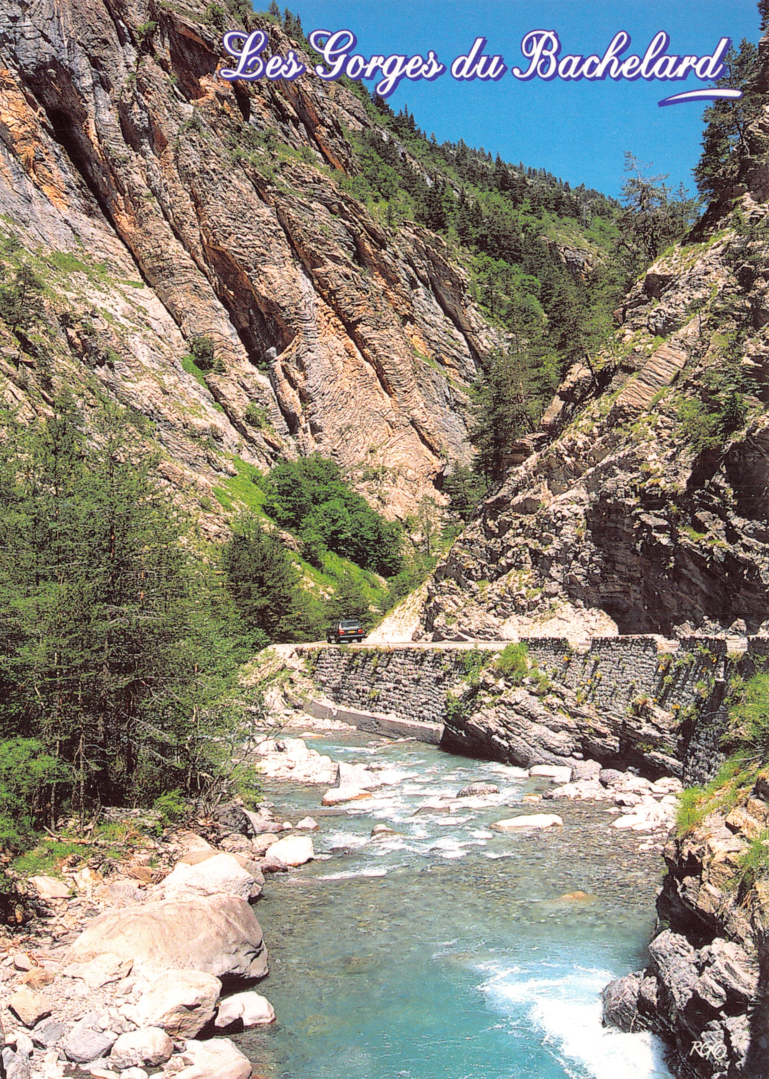 De Gorges du Bachelard — uitzicht op de canyon met een voertuig op een steunmuur — uitgever RORO