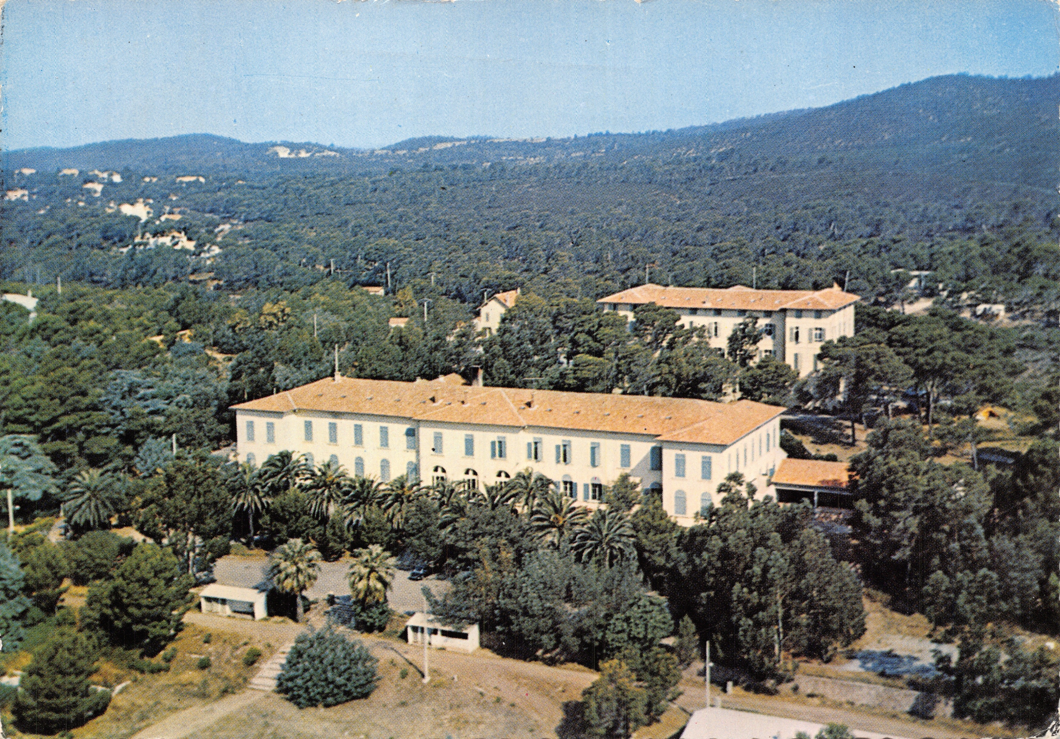 Hôtel de la Vallée — vue aérienne — Éditions SOFER