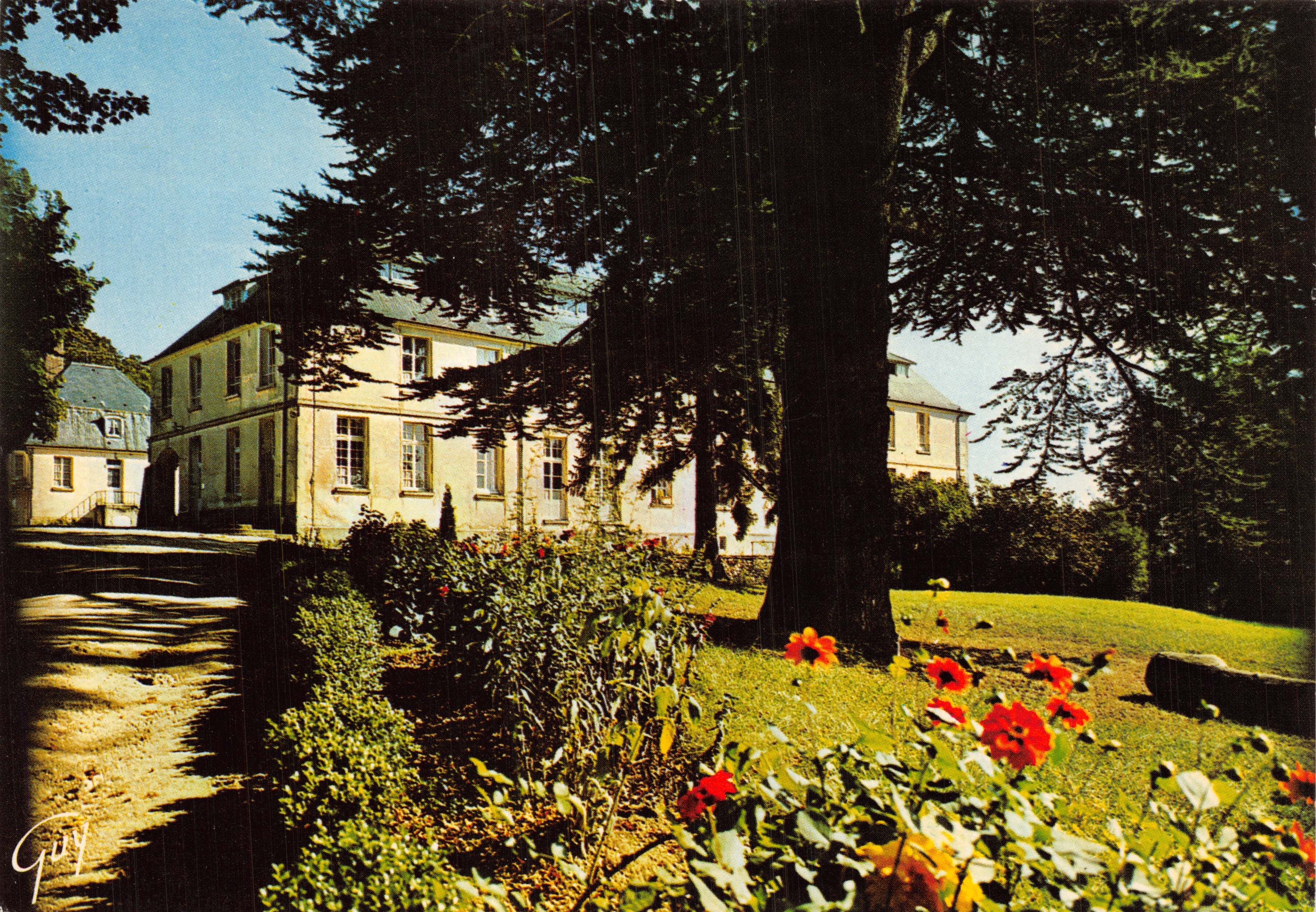 Château de Notre-Dame-de-Sion — vue du parc avec fleurs — Éditions GUY