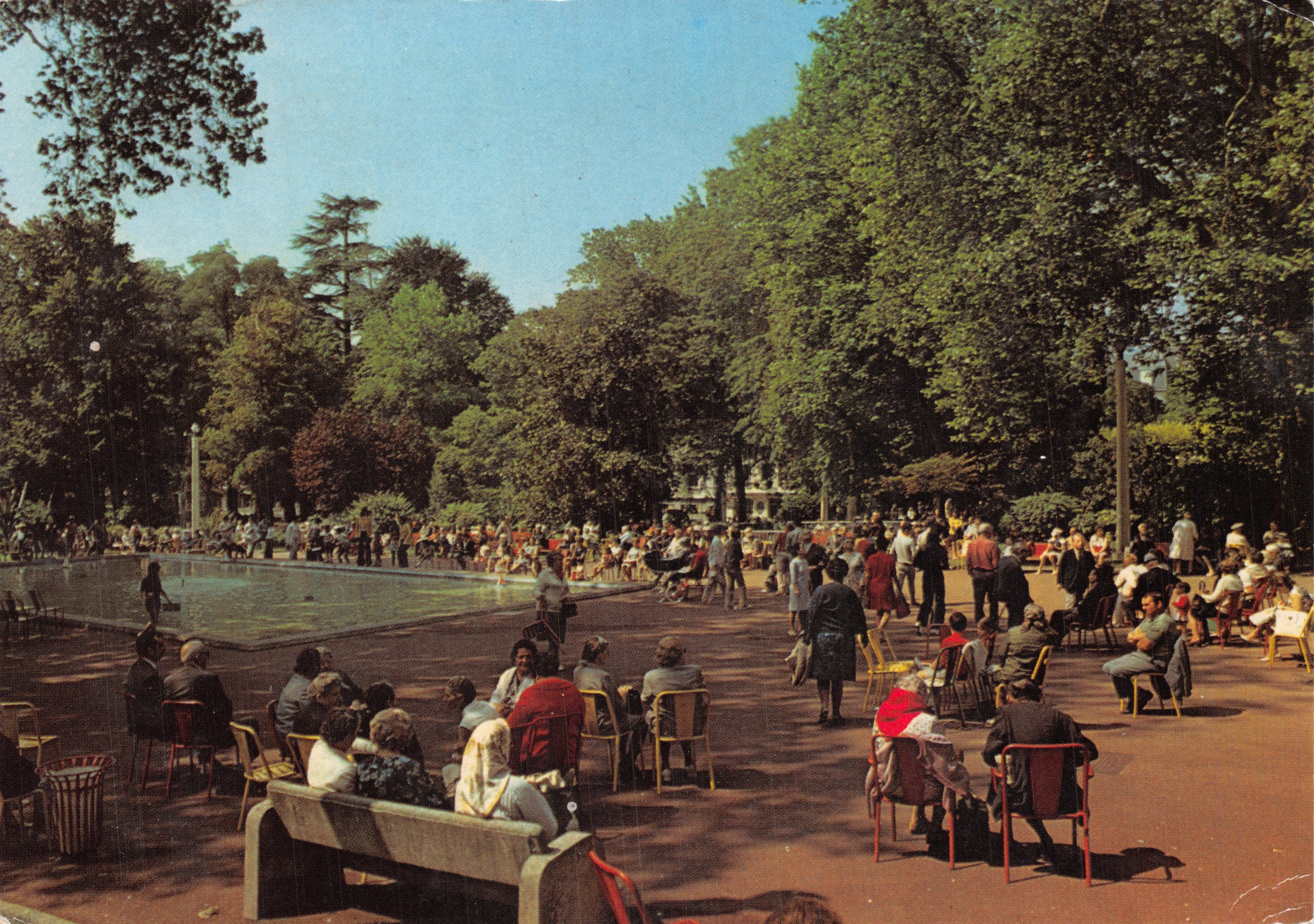 Aix-les-Bains — Het Park en het Centrale Wateroppervlak in de Sfeer — De Fotografieën van G. Russal-Mignon