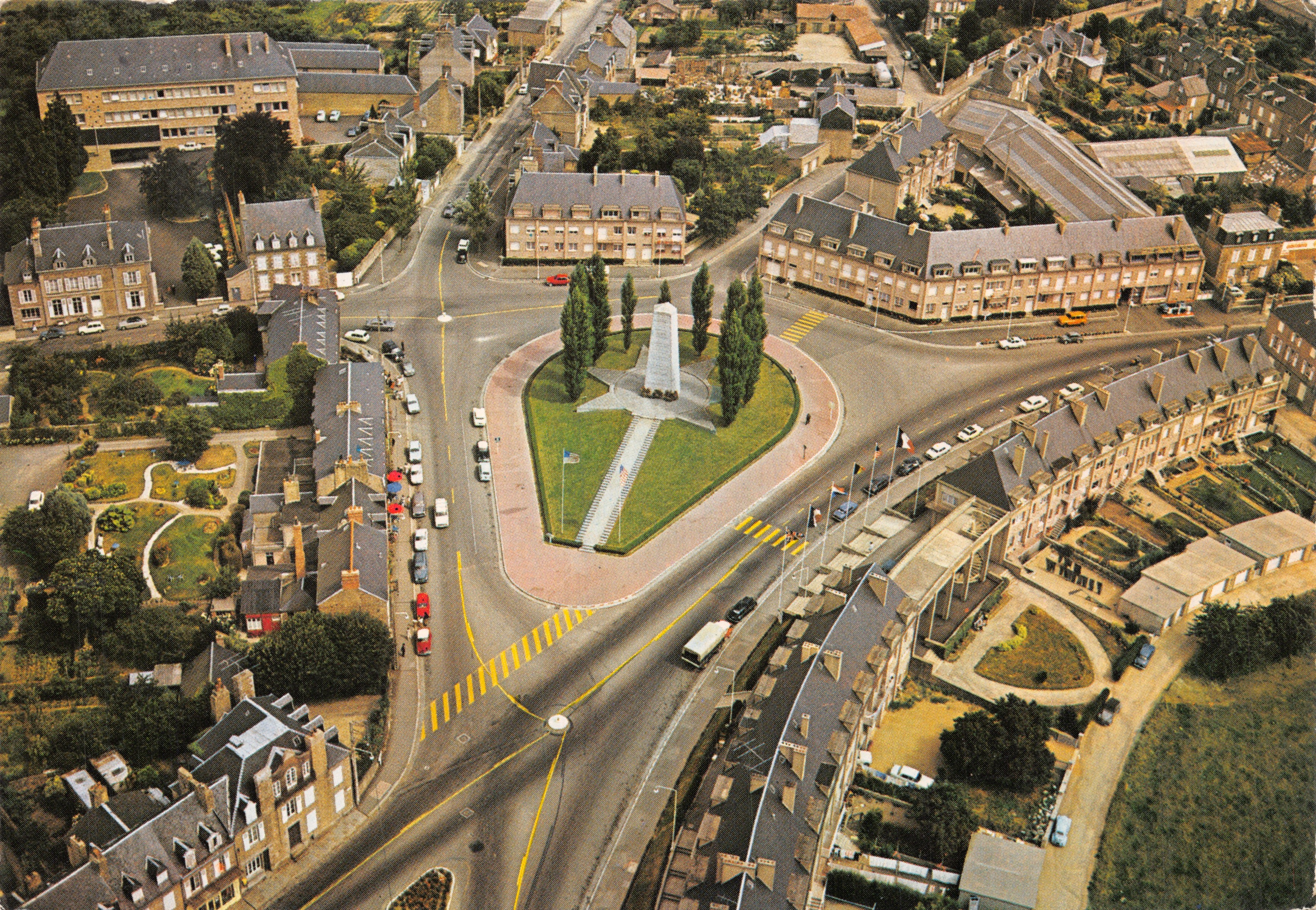 Avranches — Place Patton met centraal monument — Artaud Frères - Uitgevers - Rue de la Métallurgie