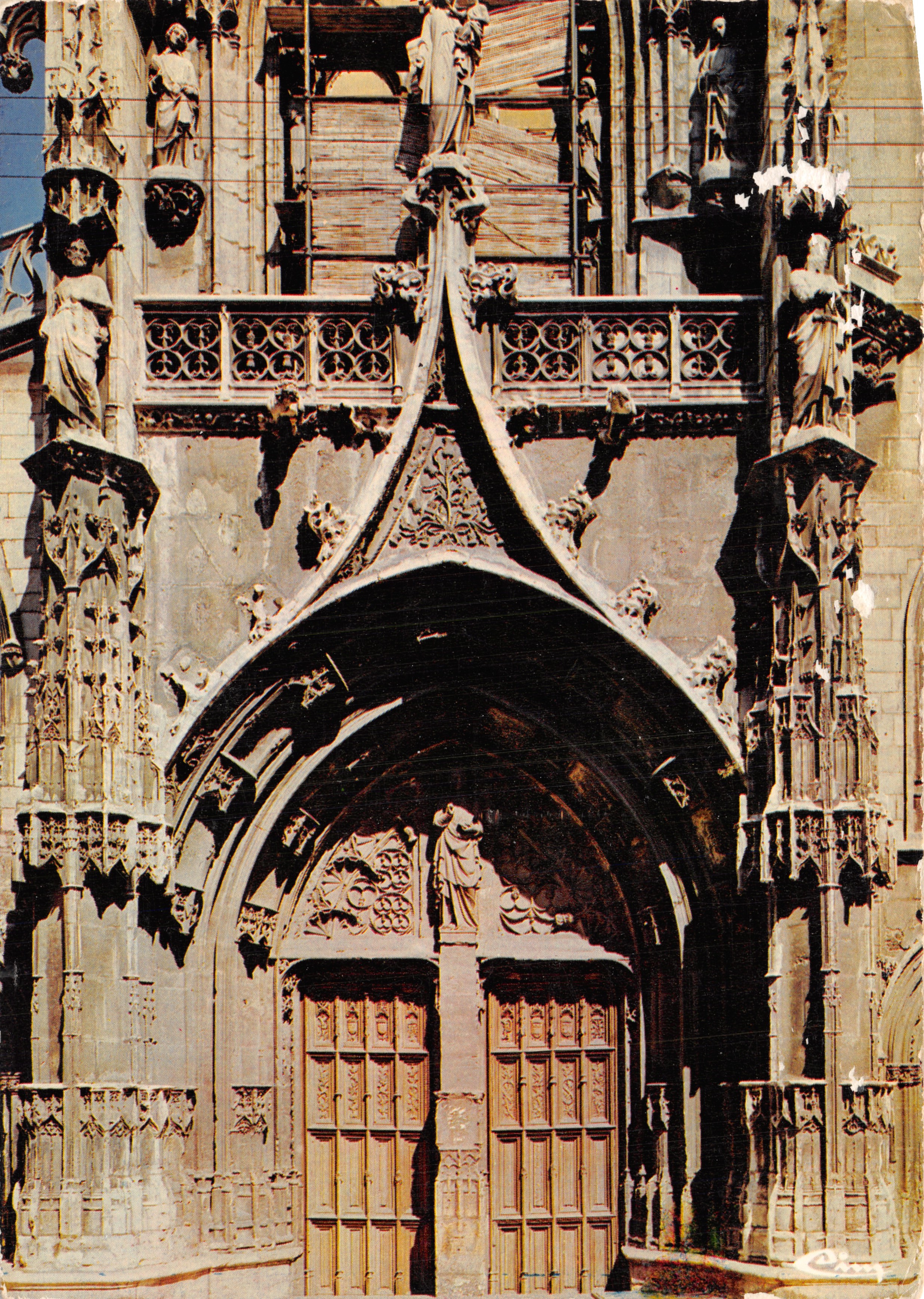 Porche de Notre-Dame-des-Marais — façade gothique ornée de statues et de portails sculptés — éditeur Combier Imprimeur Mâcon