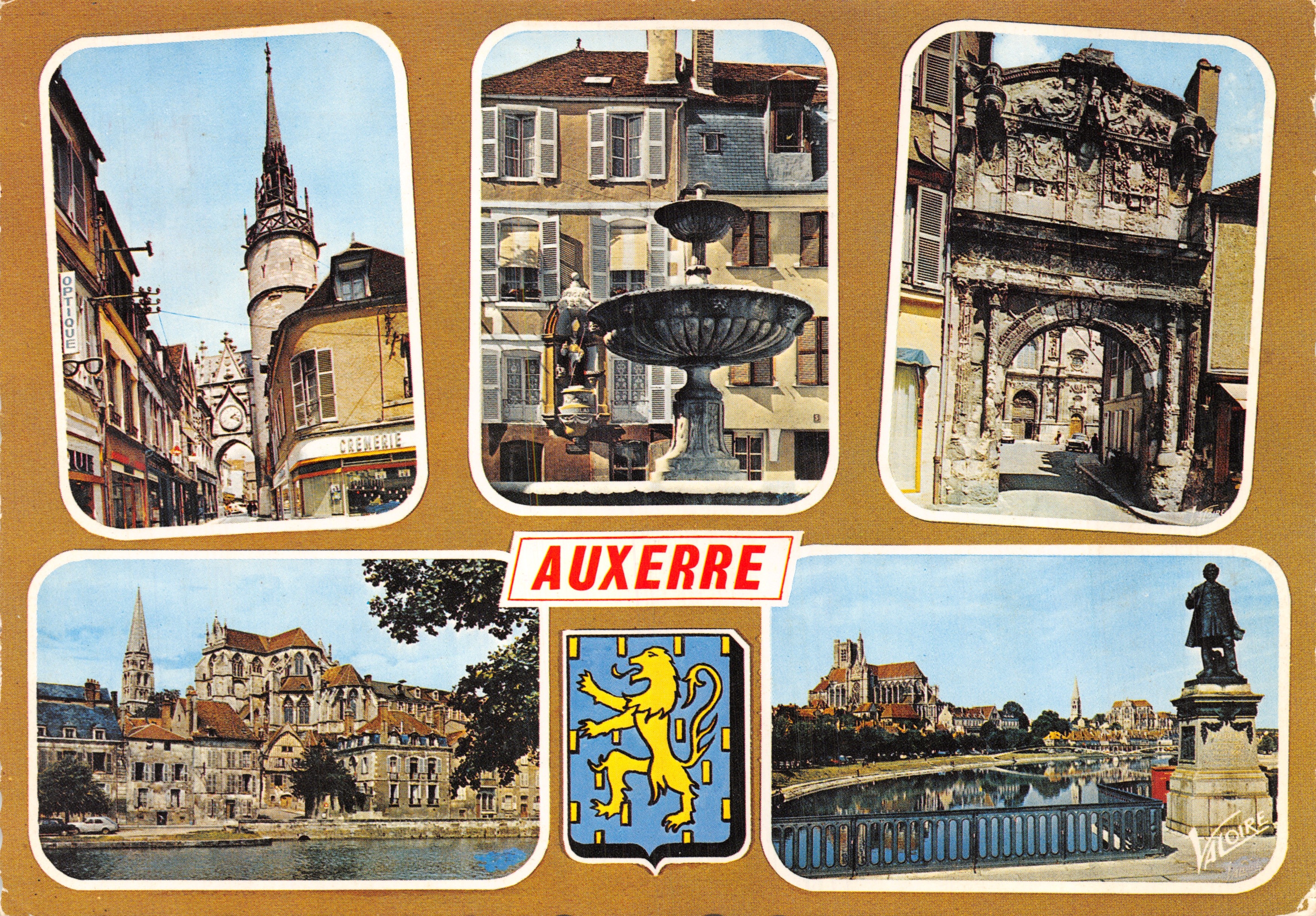 Auxerre — Vista panorámica con torre del reloj, fuente, portal renacentista, catedral y estatua de Paul Bert — Éditions Valoire