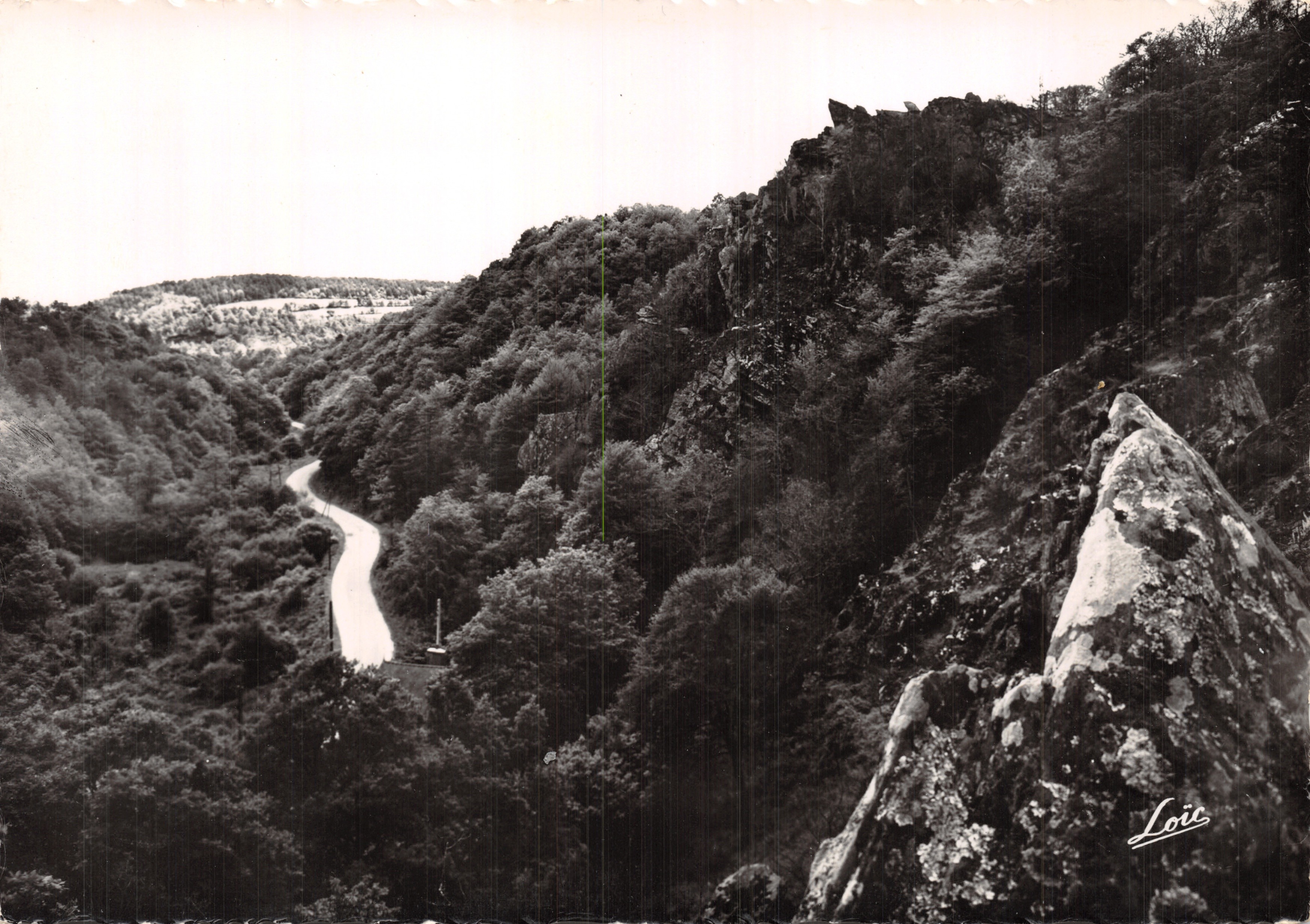 Valle de Poulancré — vista panorámica con camino serpenteante — editor Loïc