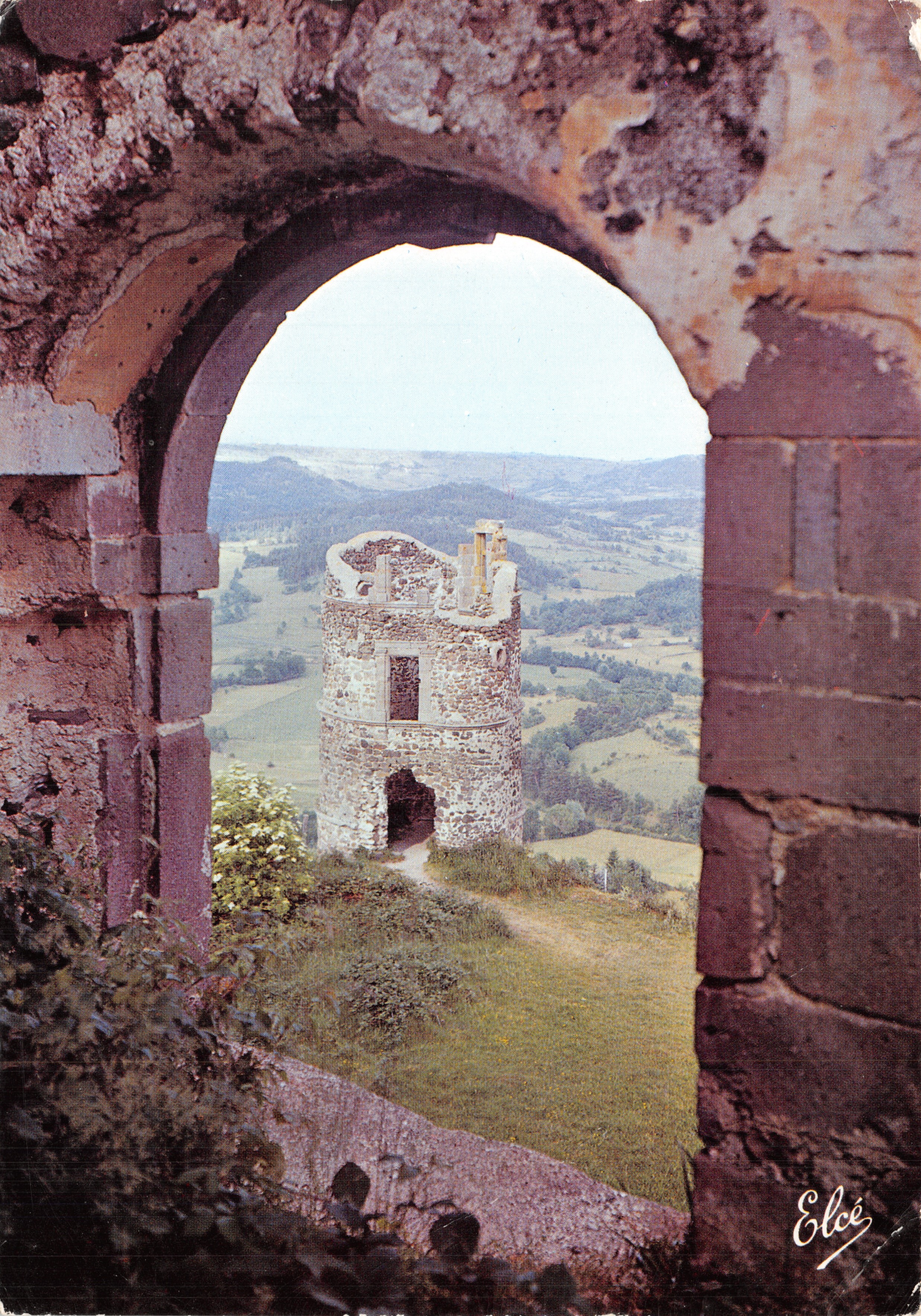 Murol — Le château vu de la Ville Haute — Éditeur Élécé, N° 771