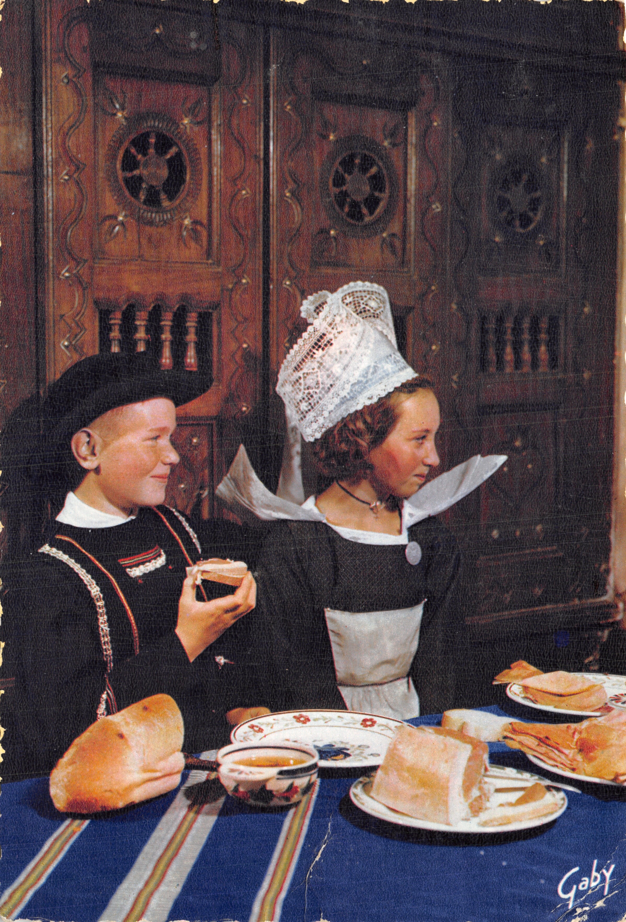 Kinder in bretonischem Kostüm — Mahlzeit-Szene — Verlag Gaby