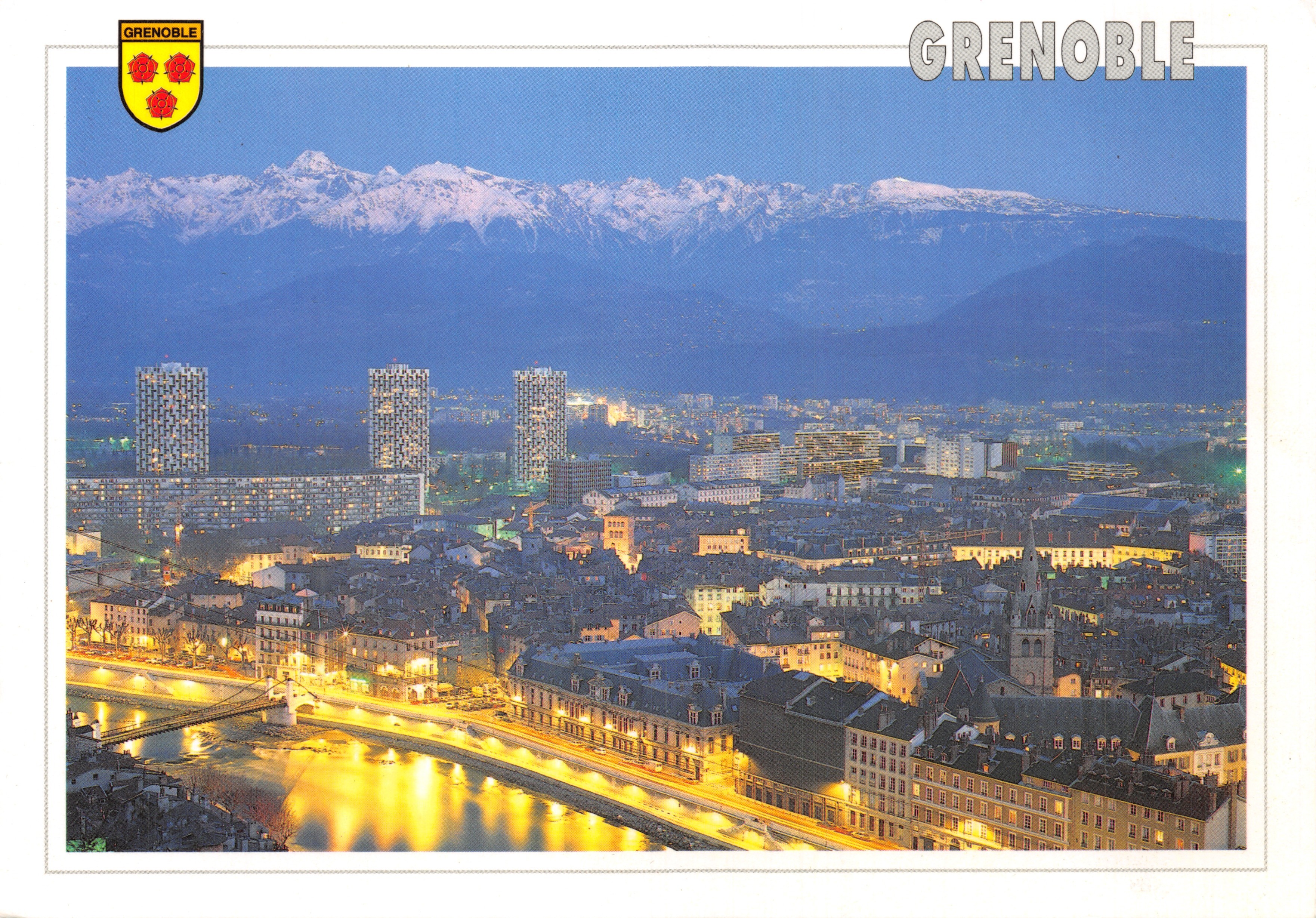 Grenoble — vue générale au crépuscule avec la chaîne de Belledonne — Éditions FLASH CARTES