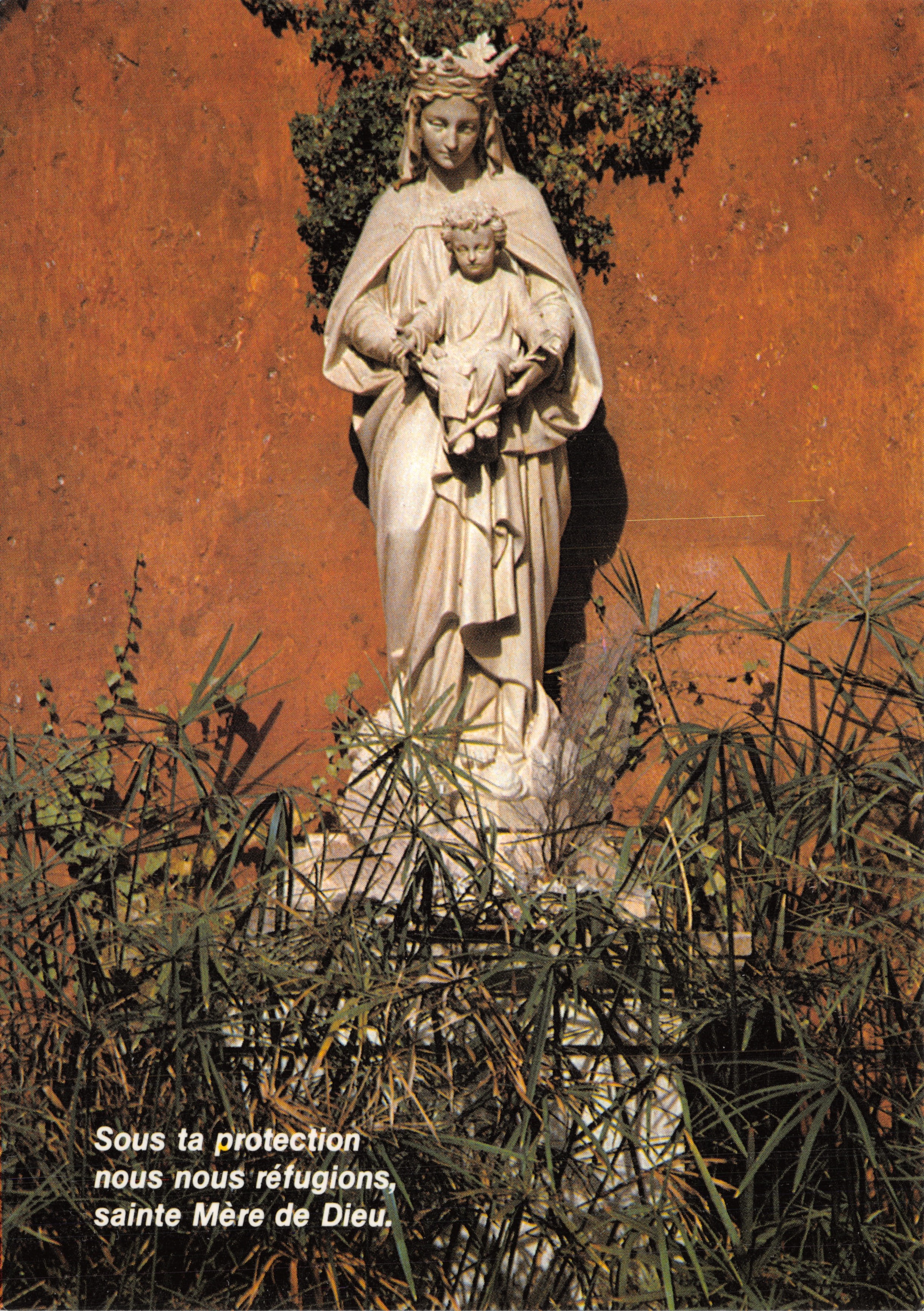 Estatua de la Virgen María sosteniendo al Niño Jesús — editor Médiaspauls Paris, n.º CP 189