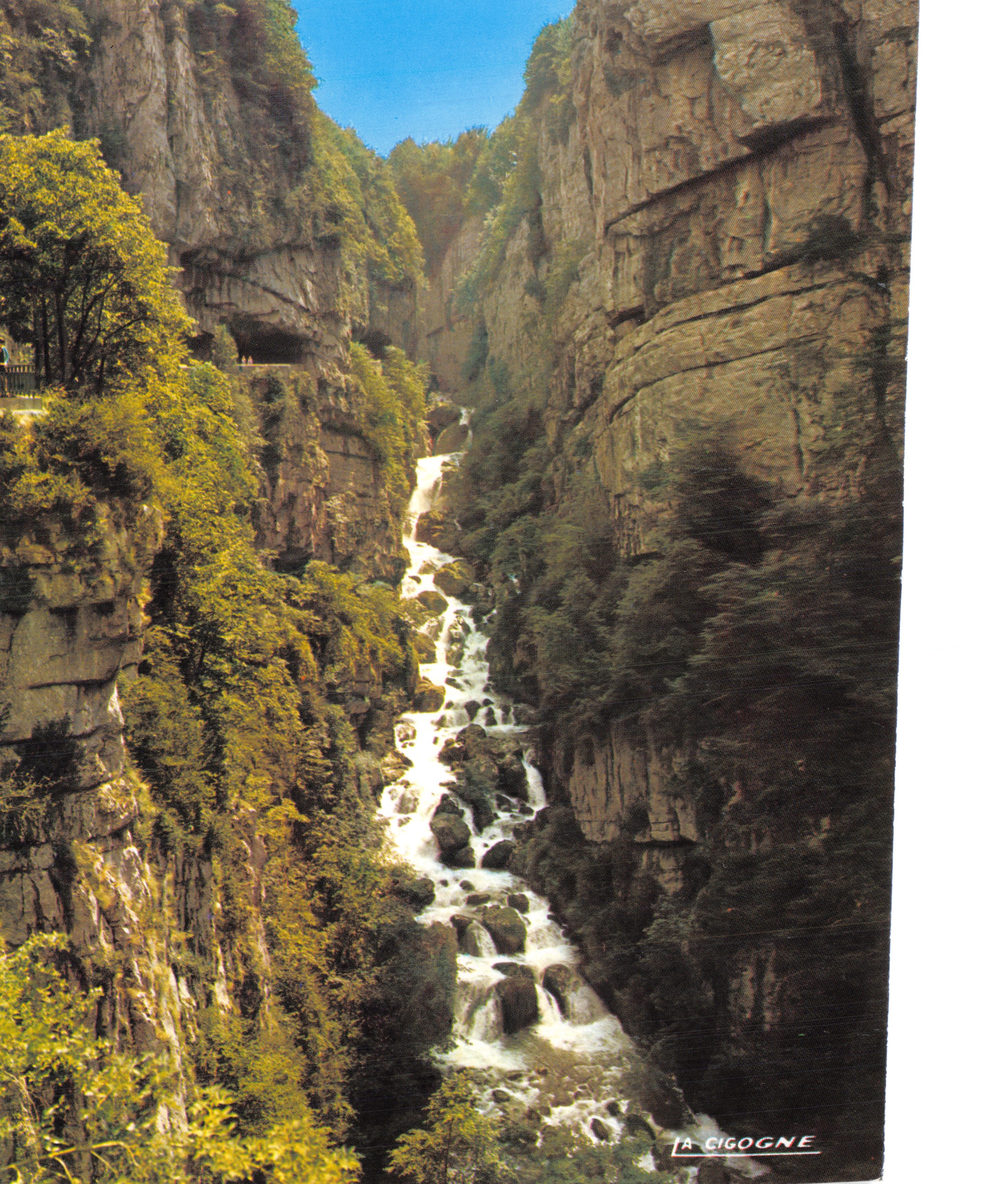 De waterval van Vernaison — uitzicht in een canyon met waterval — uitgever LA CIGOGNE