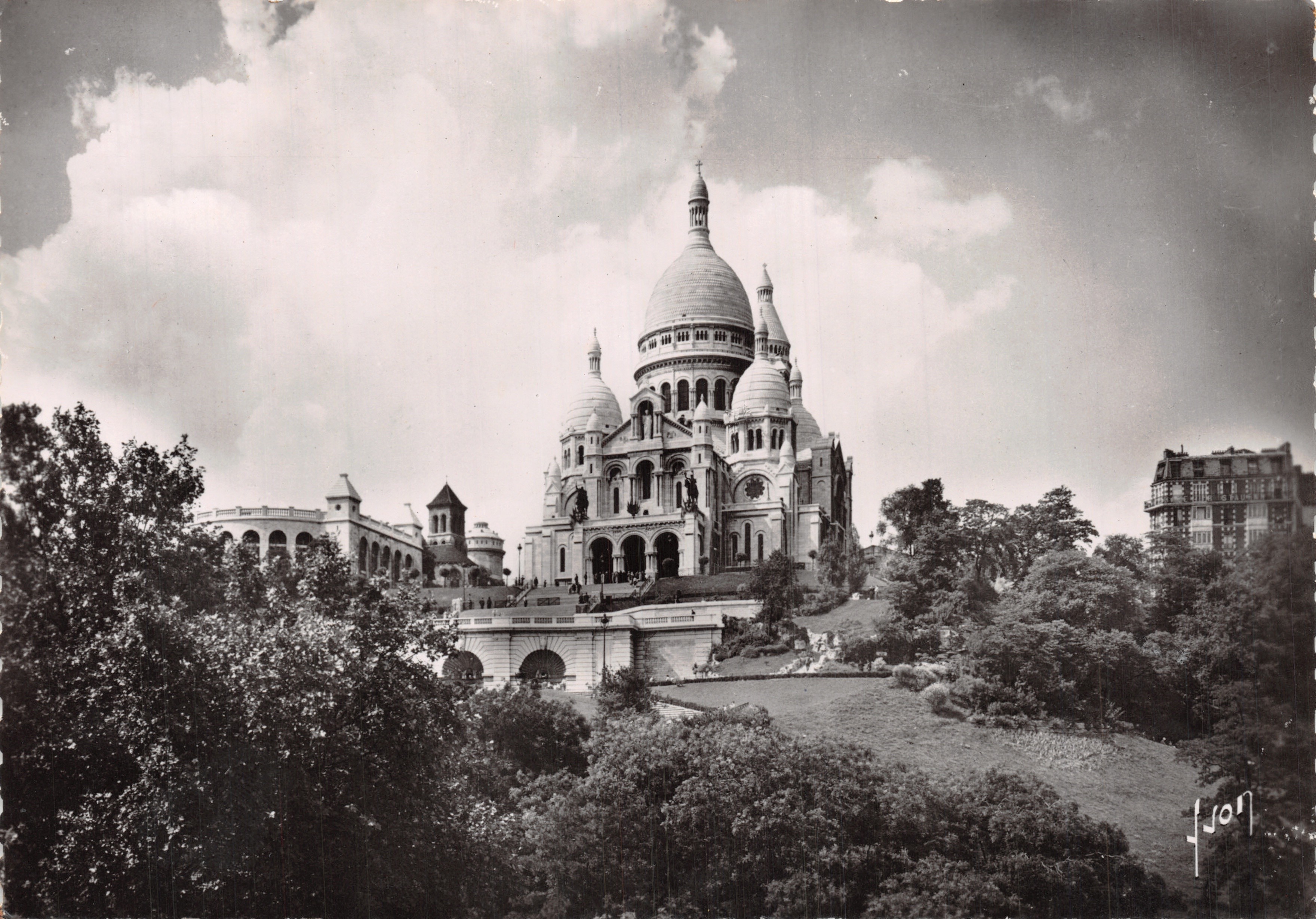 Basiliek van het Heilig Hart — panoramische uitzicht — uitgever J. JON