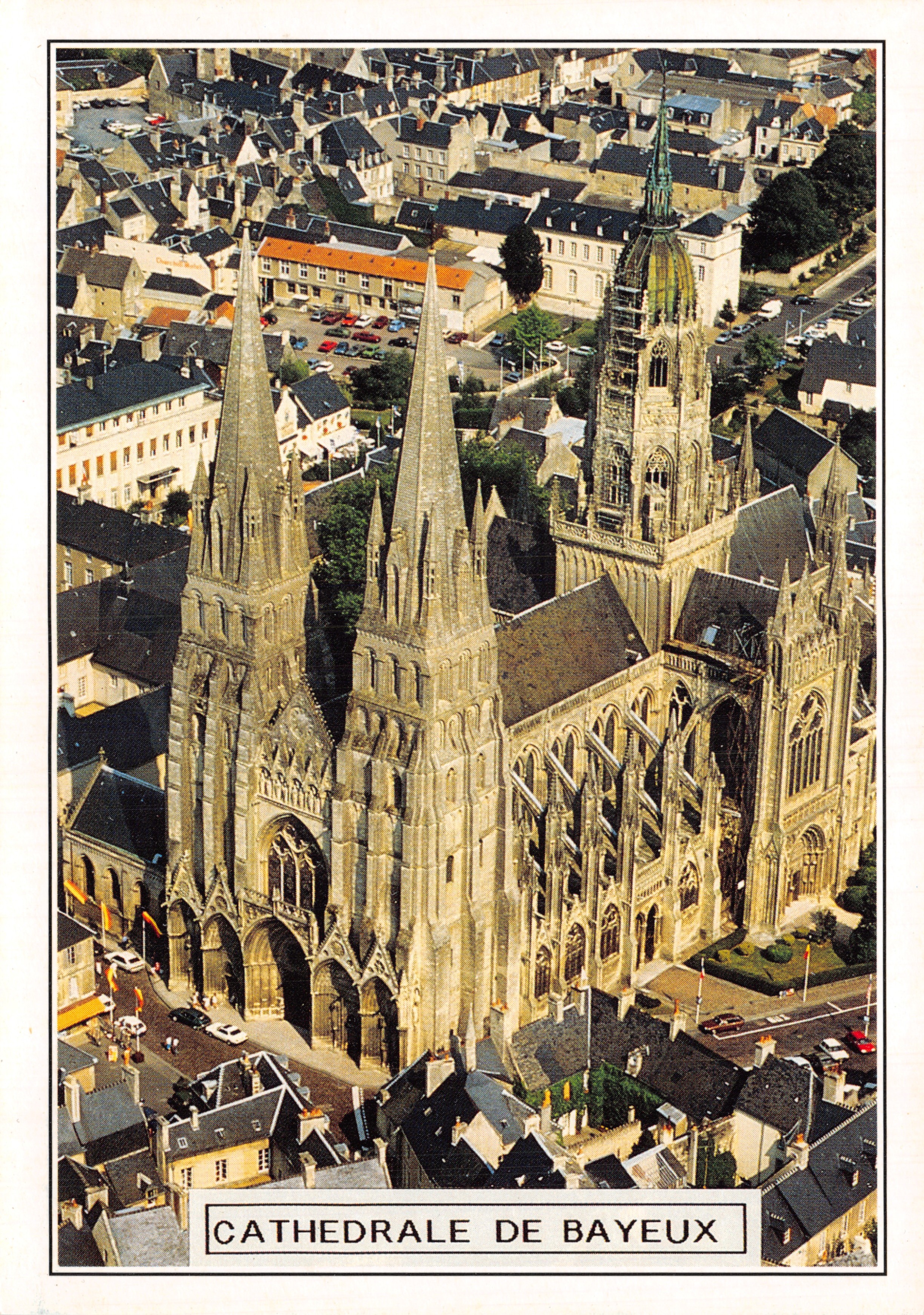 Cathédrale de Bayeux — vue aérienne — Éditions Dubray