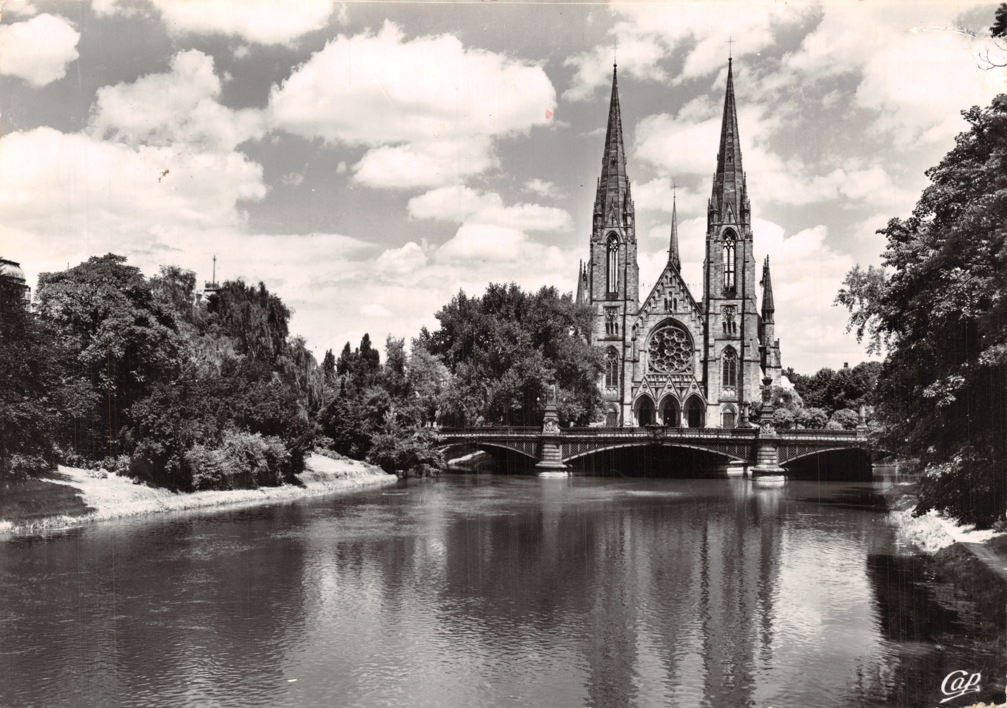 Straatsburg — Kerk van Saint-Paul — uitgever REAL-PHOTO STRASBOURG SOUVRANT RHÉNAN