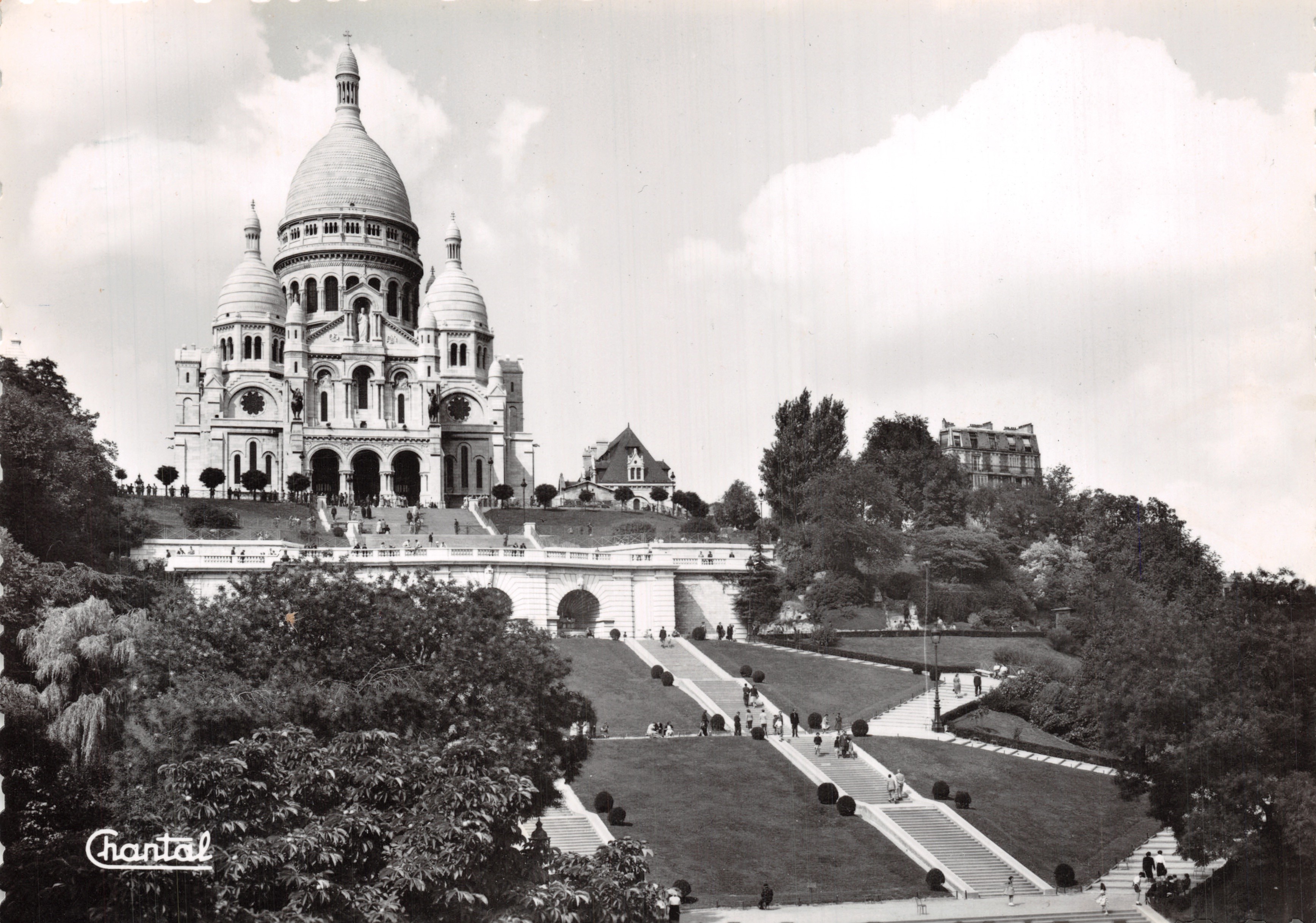 Sacré-Cœur de Montmartre — vista panorámica con escaleras y jardines — editor Chantal, n.º 563
