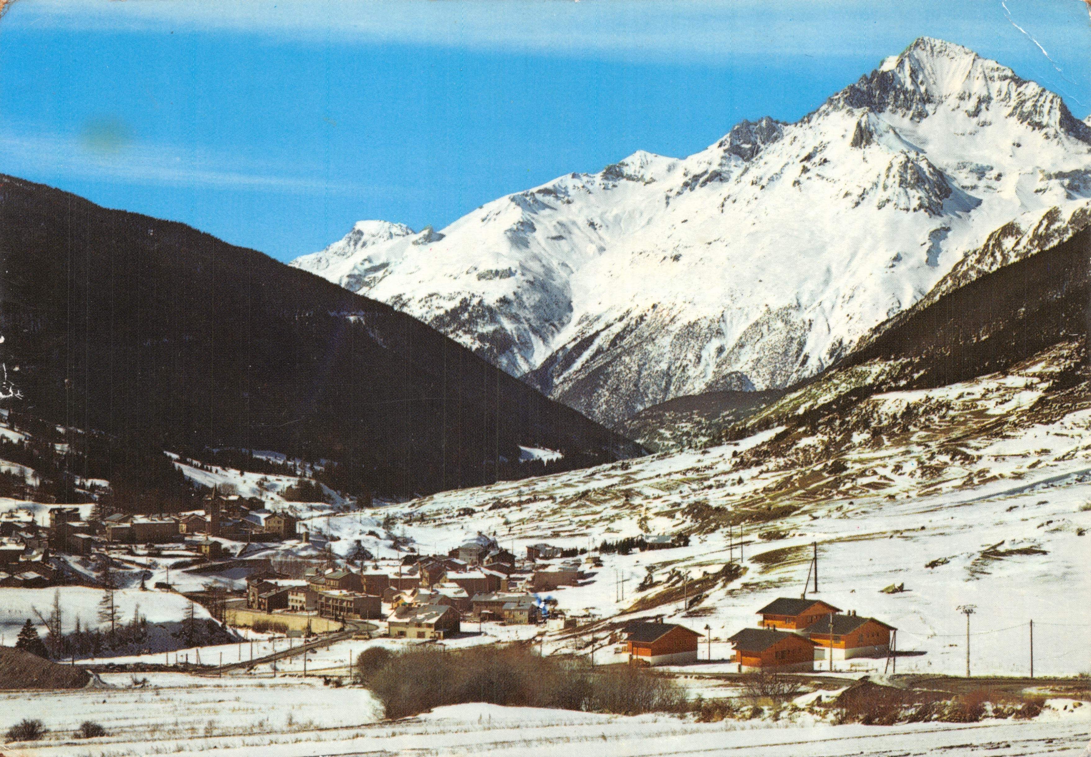 Lanslevillard-Val-Cenis — Vue générale de la Dent Parrachée et de la haute terrasse enneigée — Éditions SPADEM