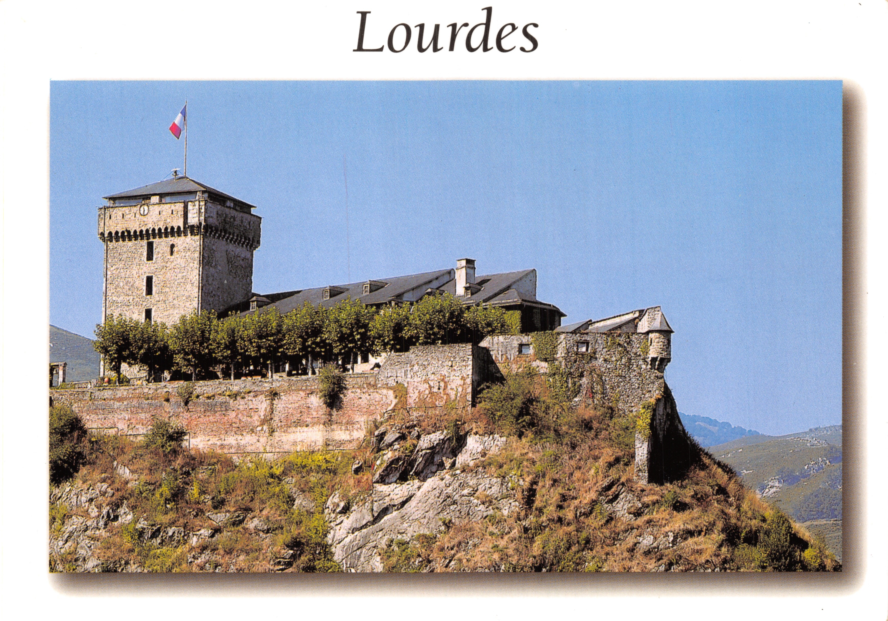 Lourdes — Castello forte sulla collina — Edizione A. DOUCET