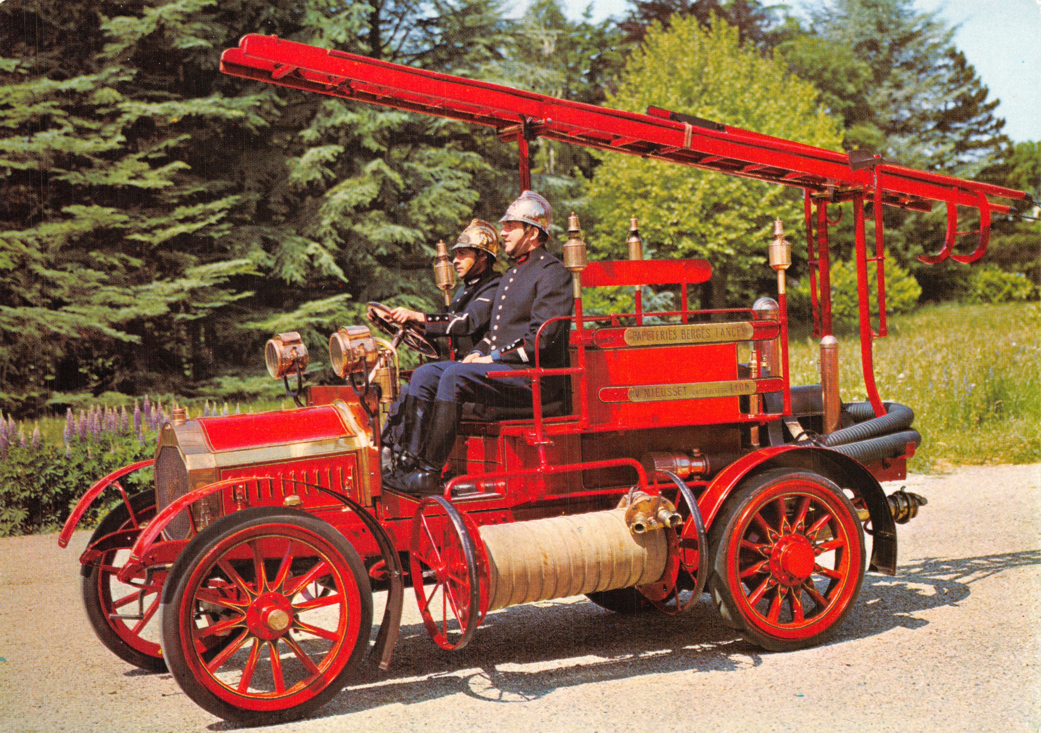 Auto-pompe Mieusset 1914 — Musée des Sapeurs-Pompiers de la Communauté Urbaine de Lyon — édition Lyoncolor n°39/641