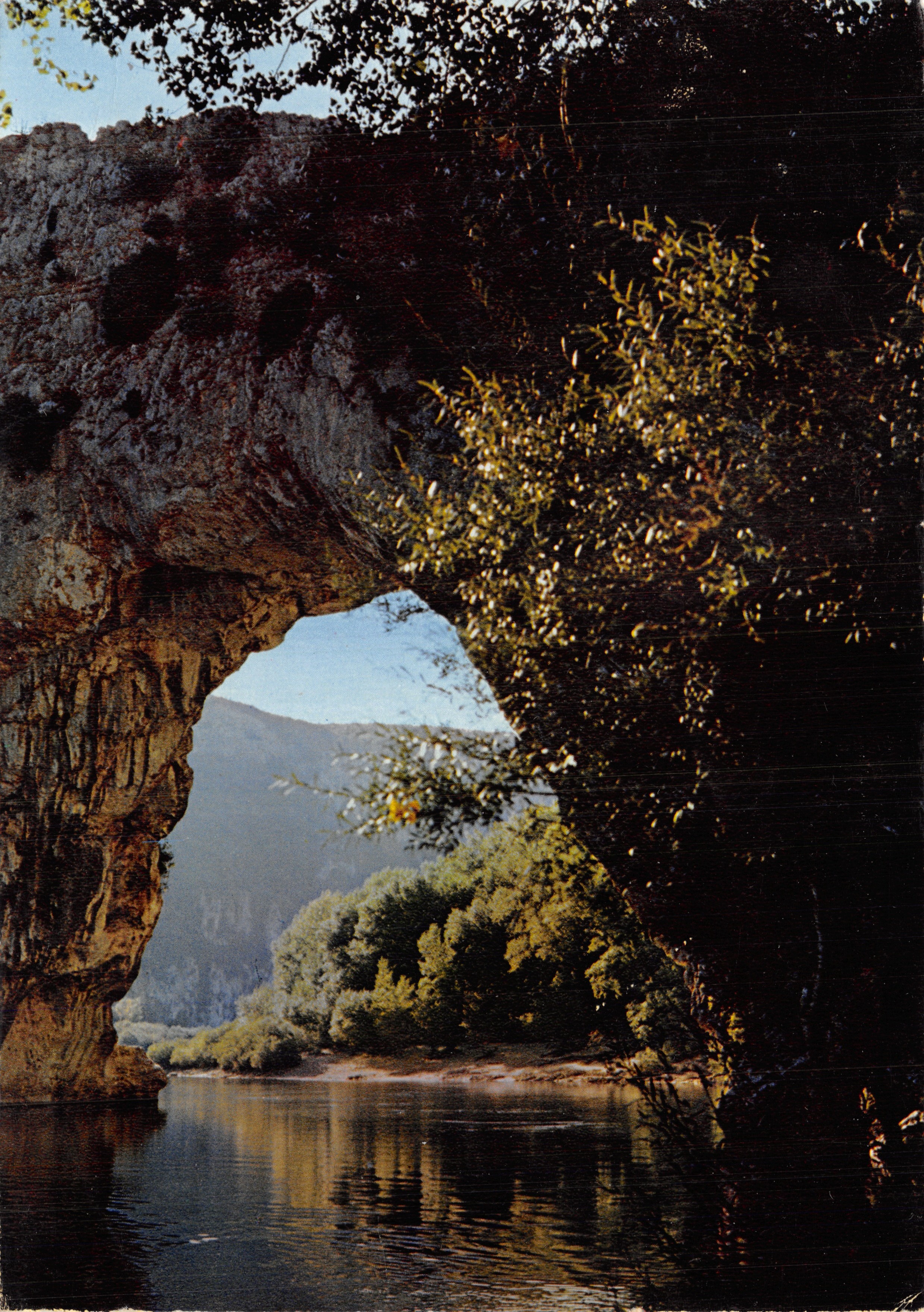 El Puente de Arc — arco natural sobre el Gardon — Editions de France