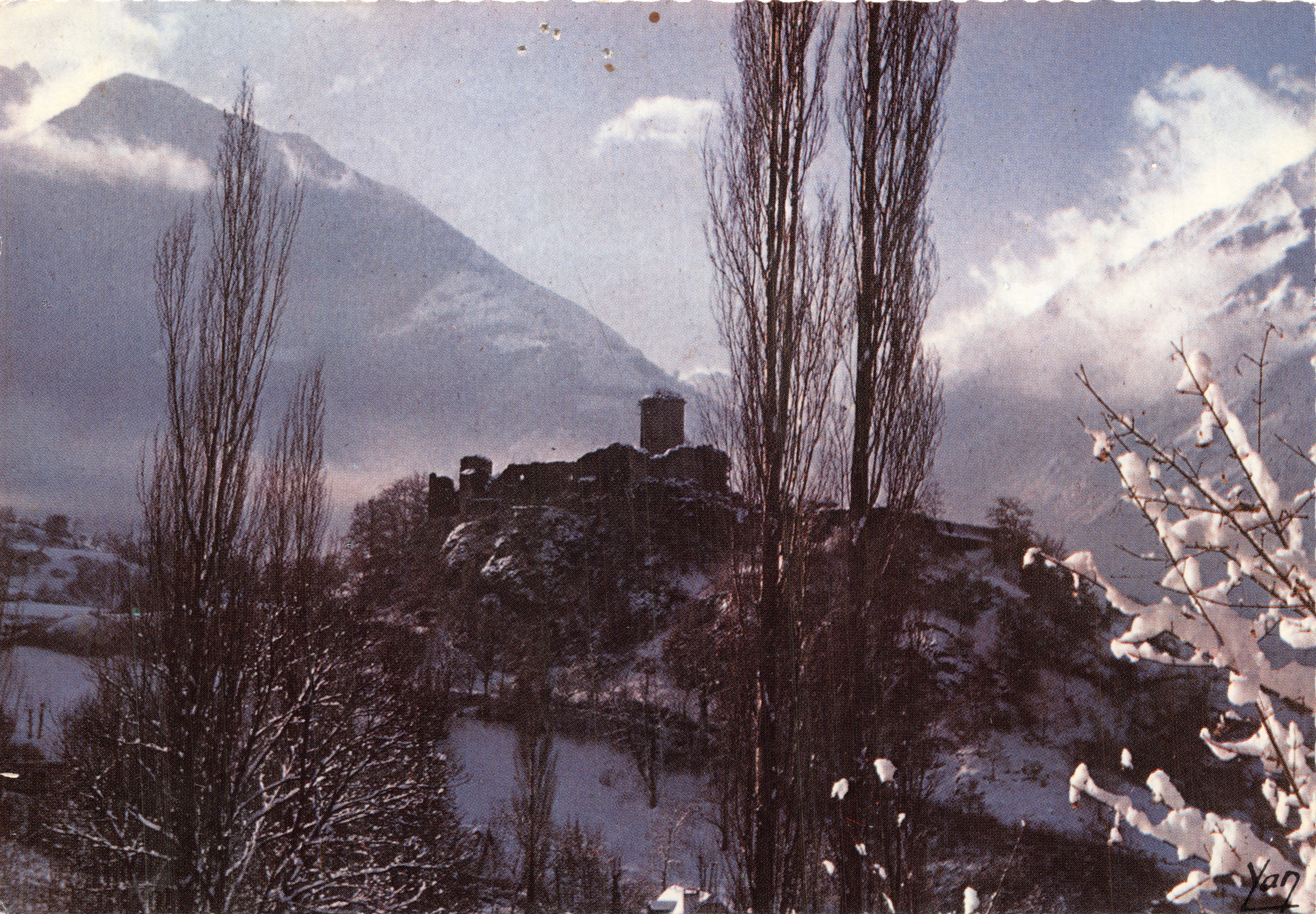 Château de Beaucaens — ruines enneigées dans la vallée d'Argelès — éditeur Yan d'Amand