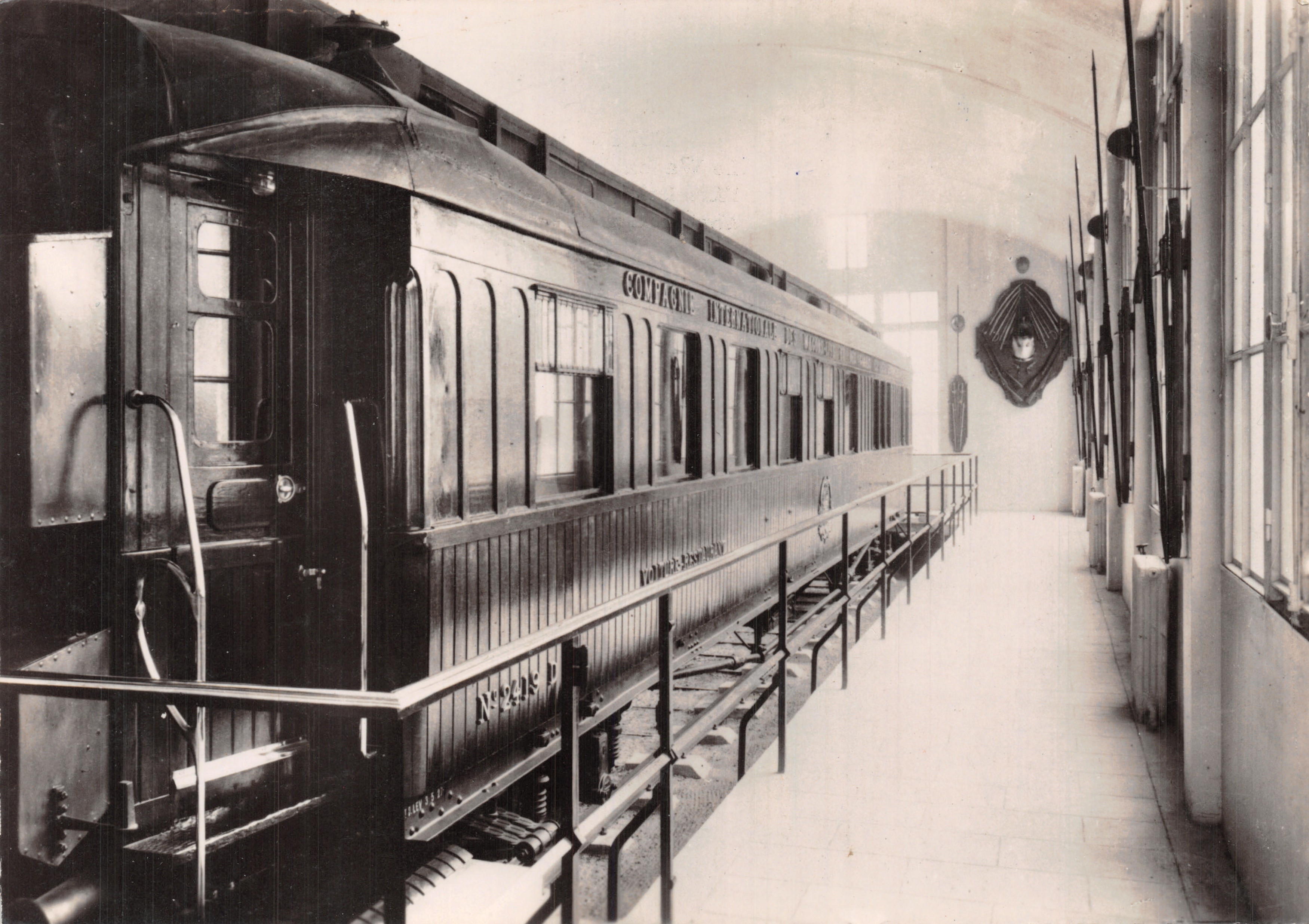 Wagon du Maréchal Foch — abri de signature de l'Armistice — Photographie Véritable
